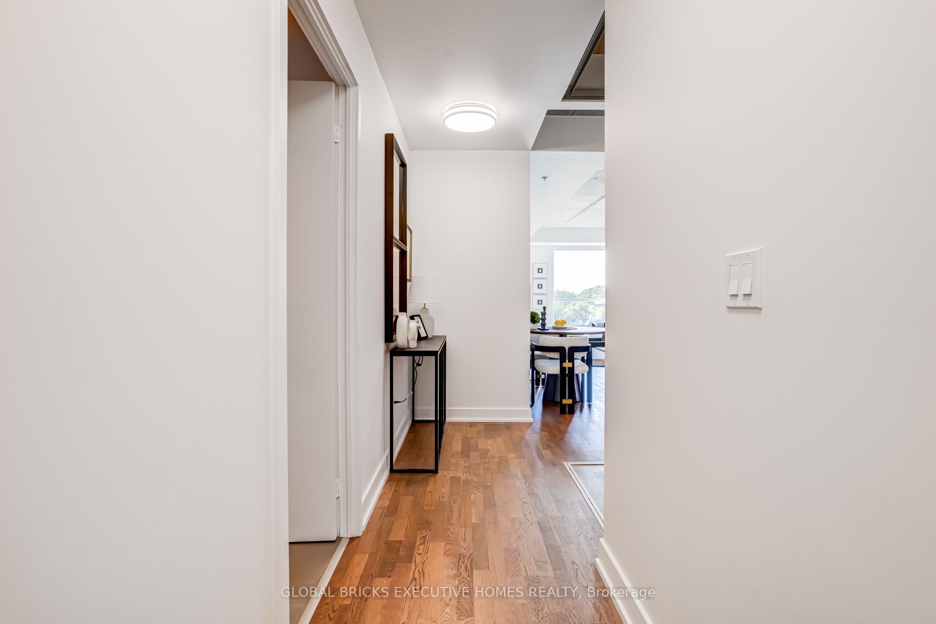 20 Minowan Miikan Lane, Toronto, ON M6J 0E5 photo 3