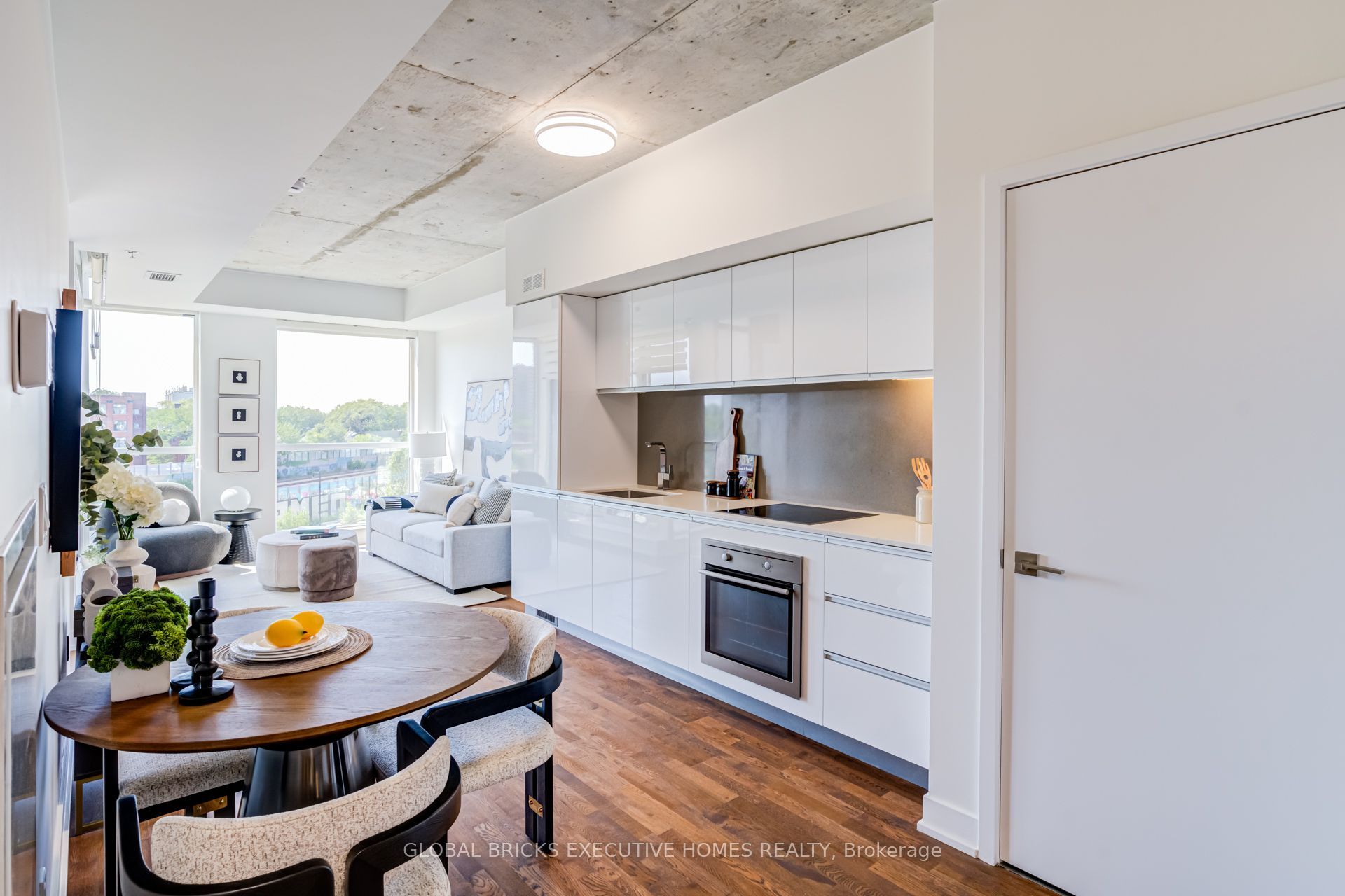 20 Minowan Miikan Lane, Toronto, ON M6J 0E5 photo 4