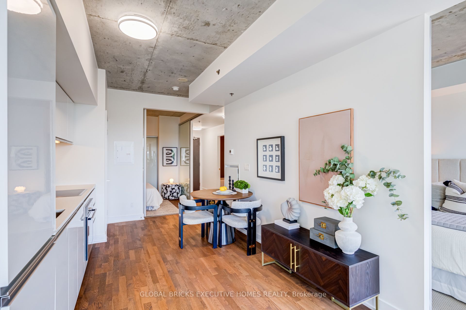 20 Minowan Miikan Lane, Toronto, ON M6J 0E5 photo 5