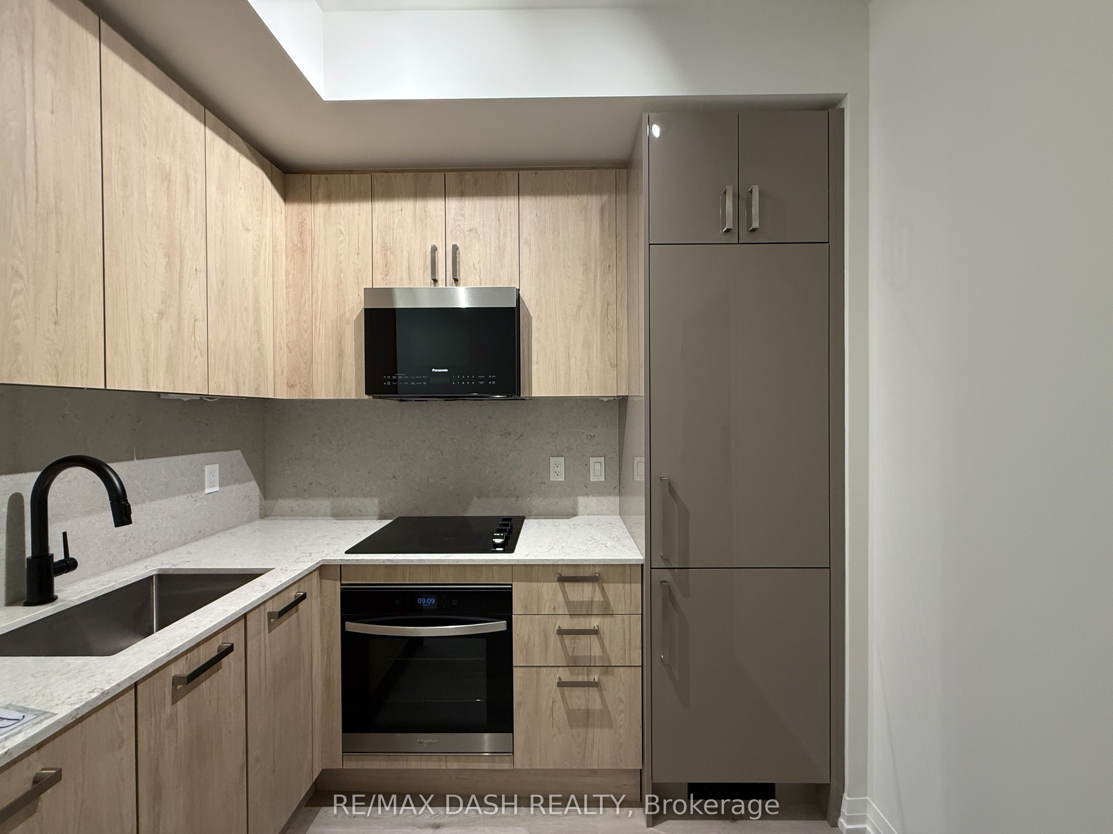 280 Dundas Street W 712, Toronto, ON M5T 0E3 photo 4