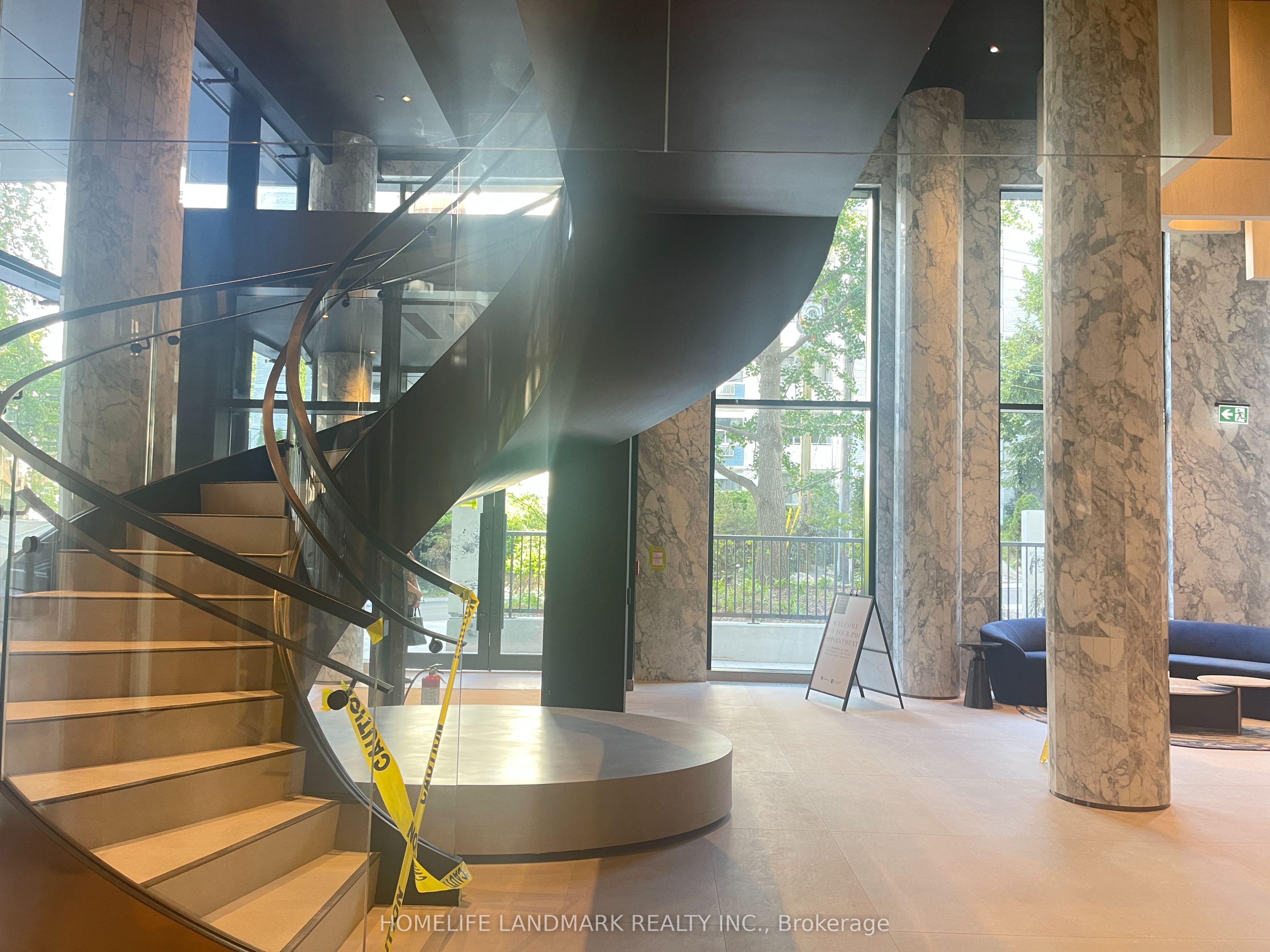 91 Montclair Avenue 1512, Toronto, ON M5P 0B1 photo 4