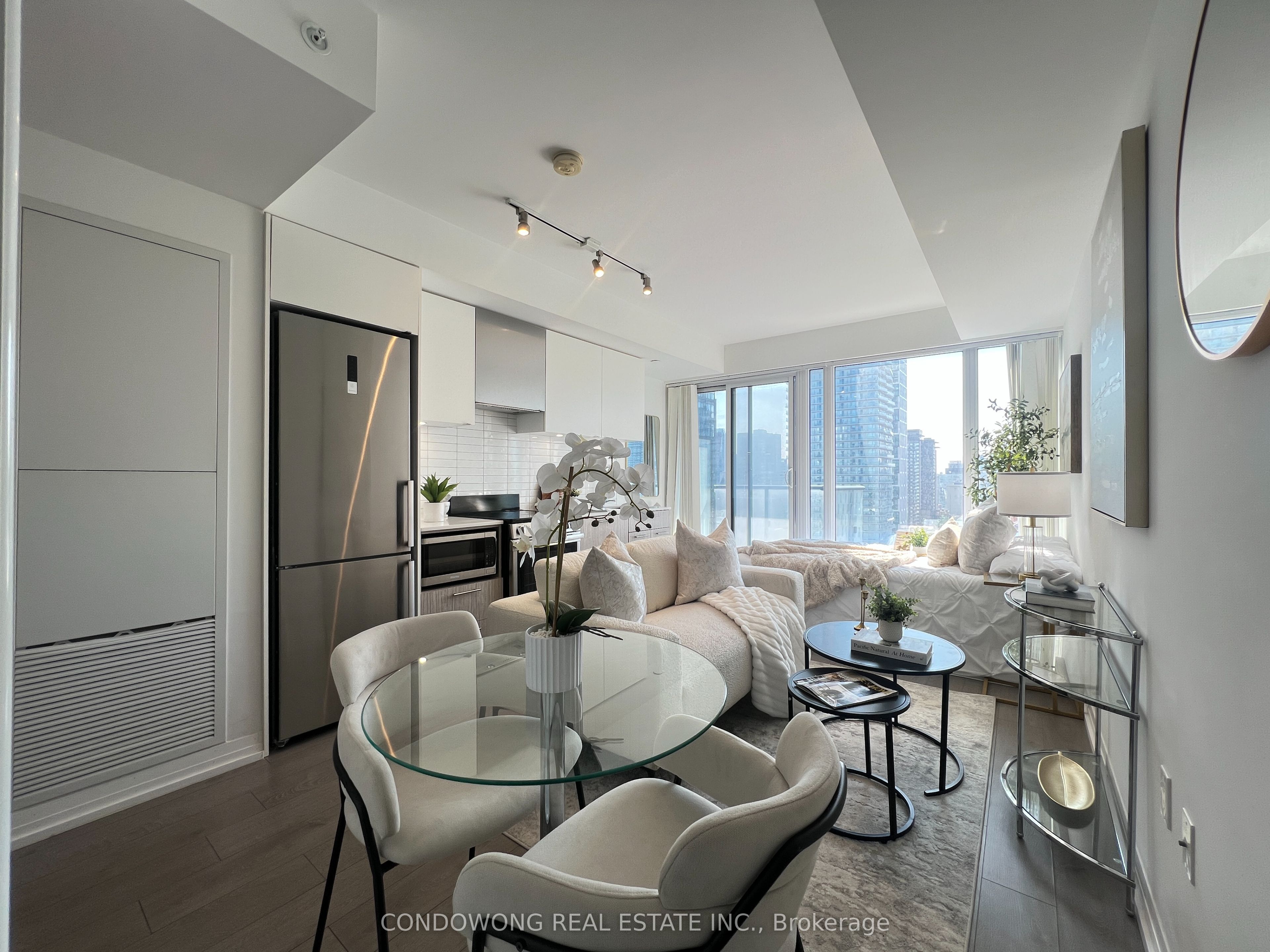251 Jarvis Street 3007, Toronto, ON M5B 0C3 photo 2