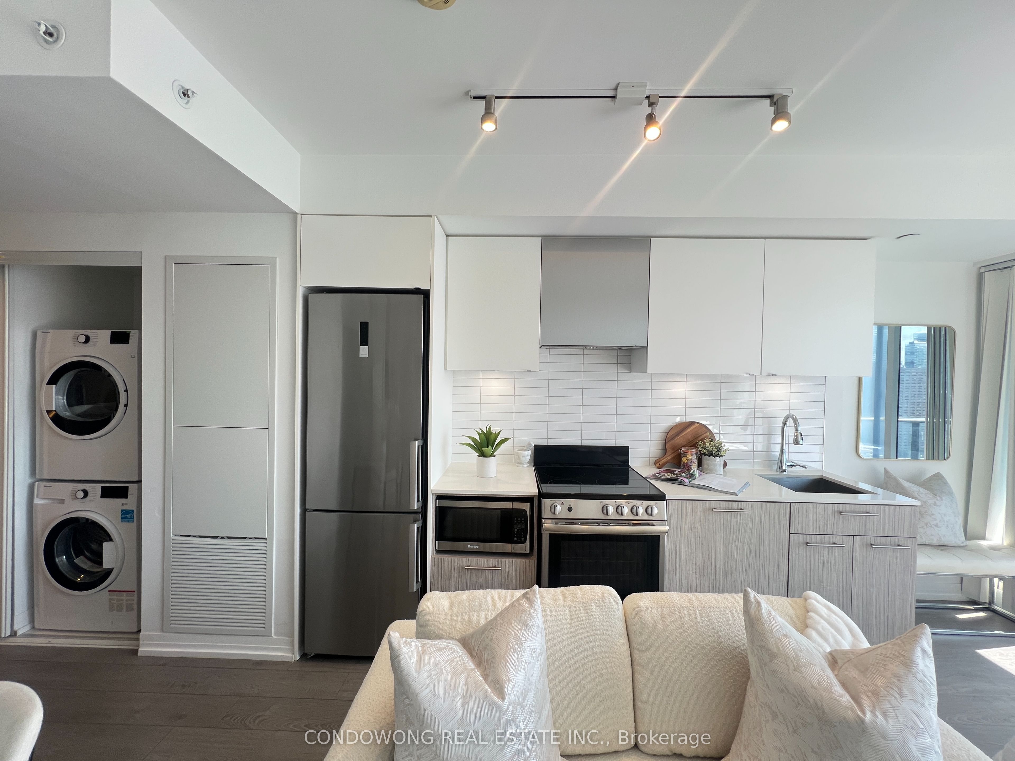 251 Jarvis Street 3007, Toronto, ON M5B 0C3 photo 4