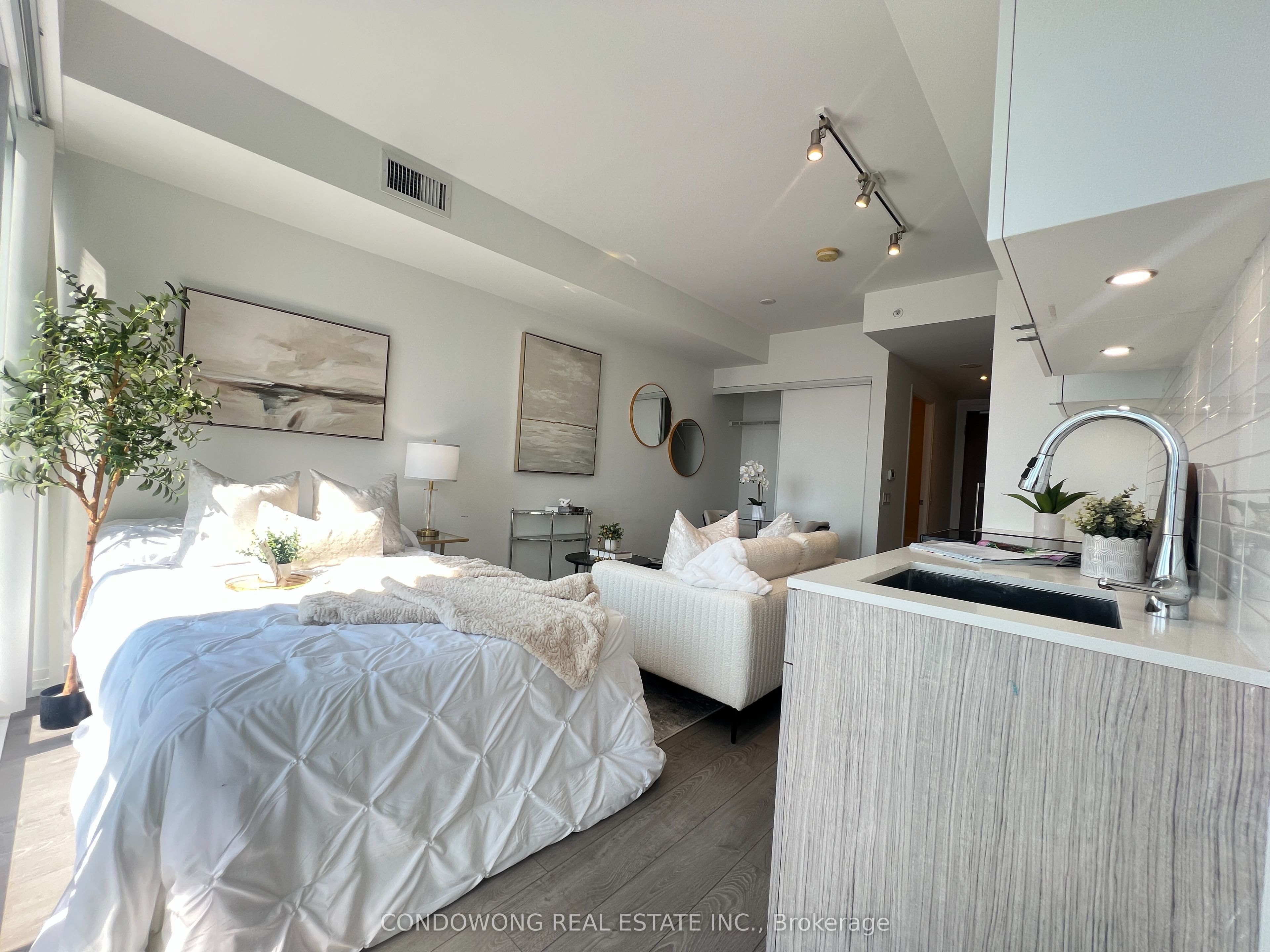 251 Jarvis Street 3007, Toronto, ON M5B 0C3 photo 5