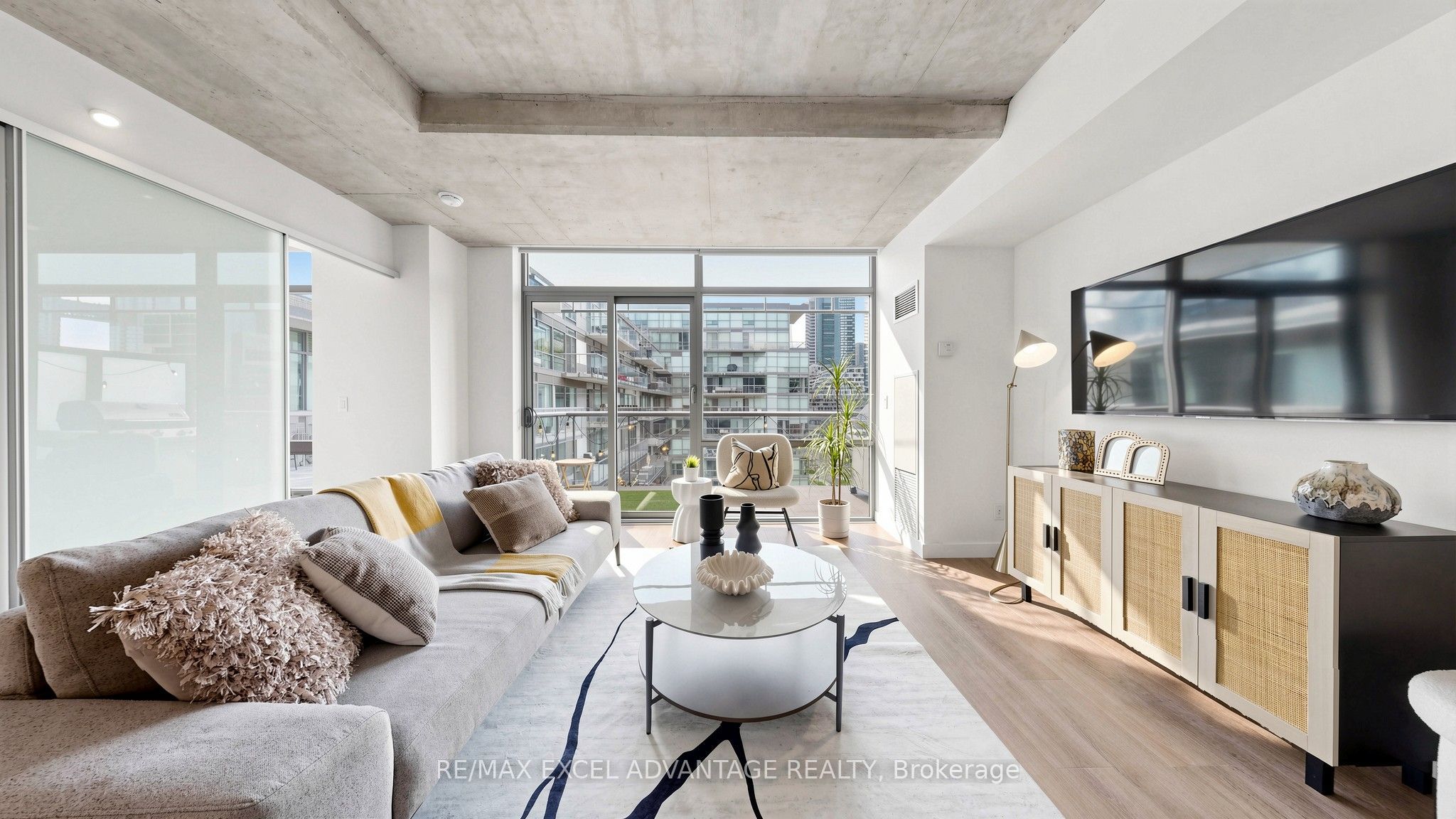 55 Stewart Street 829, Toronto, ON M5V 2V1 photo 3
