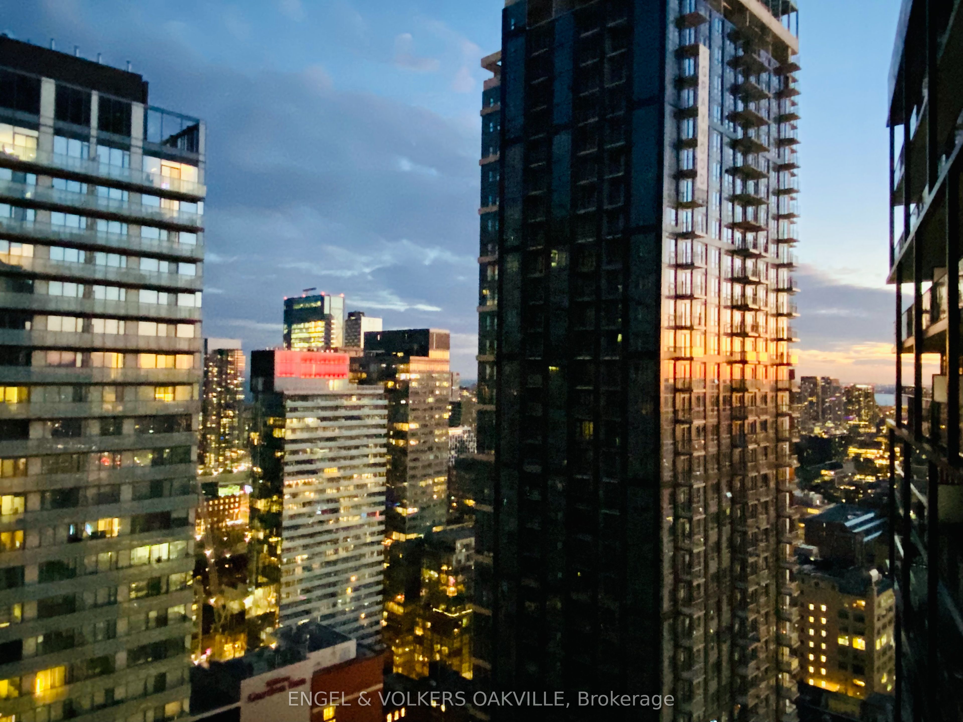 125 Peter Street 3310, Toronto, ON M5V 0M2