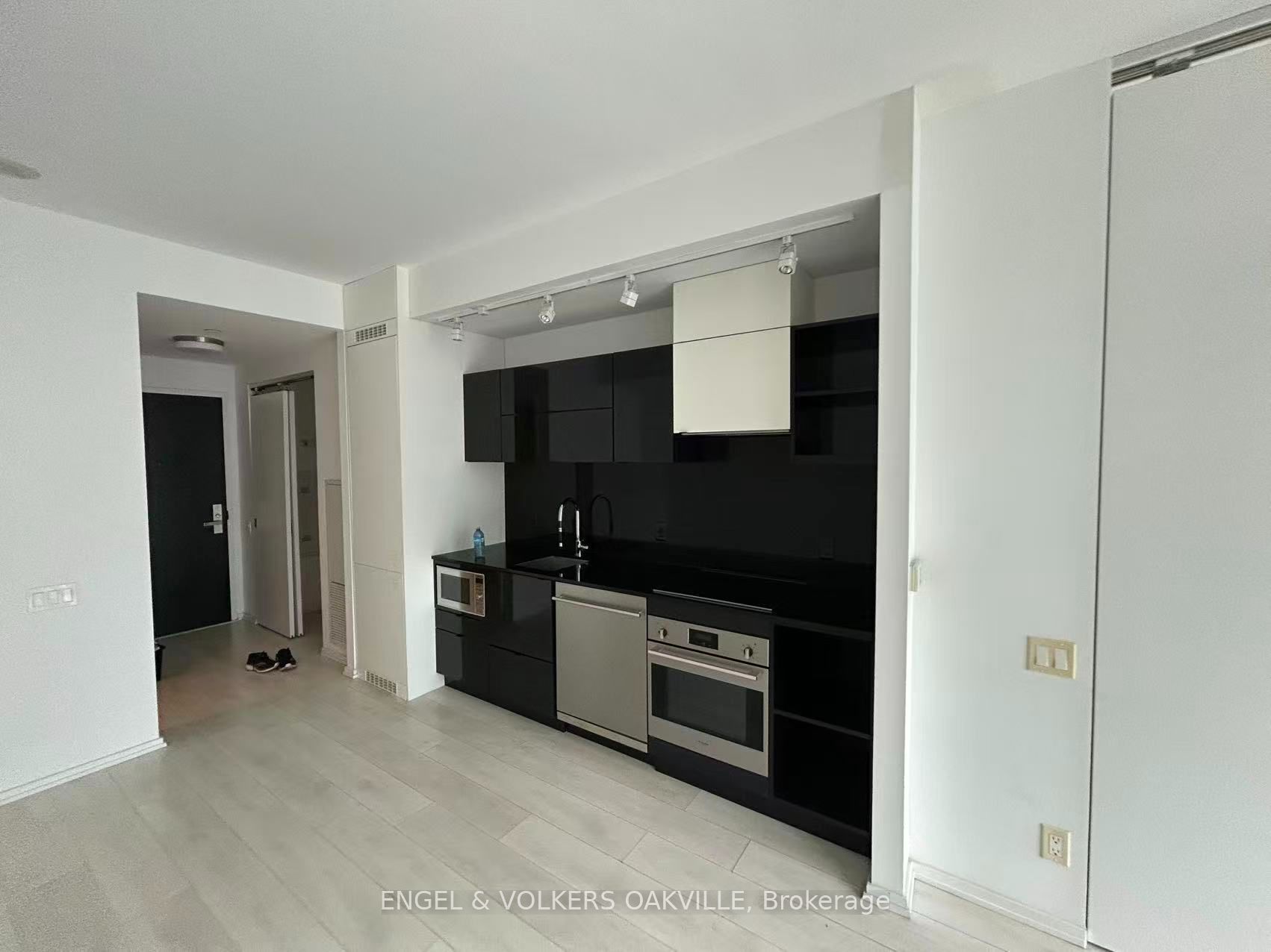 125 Peter Street 3310, Toronto, ON M5V 0M2 photo 2