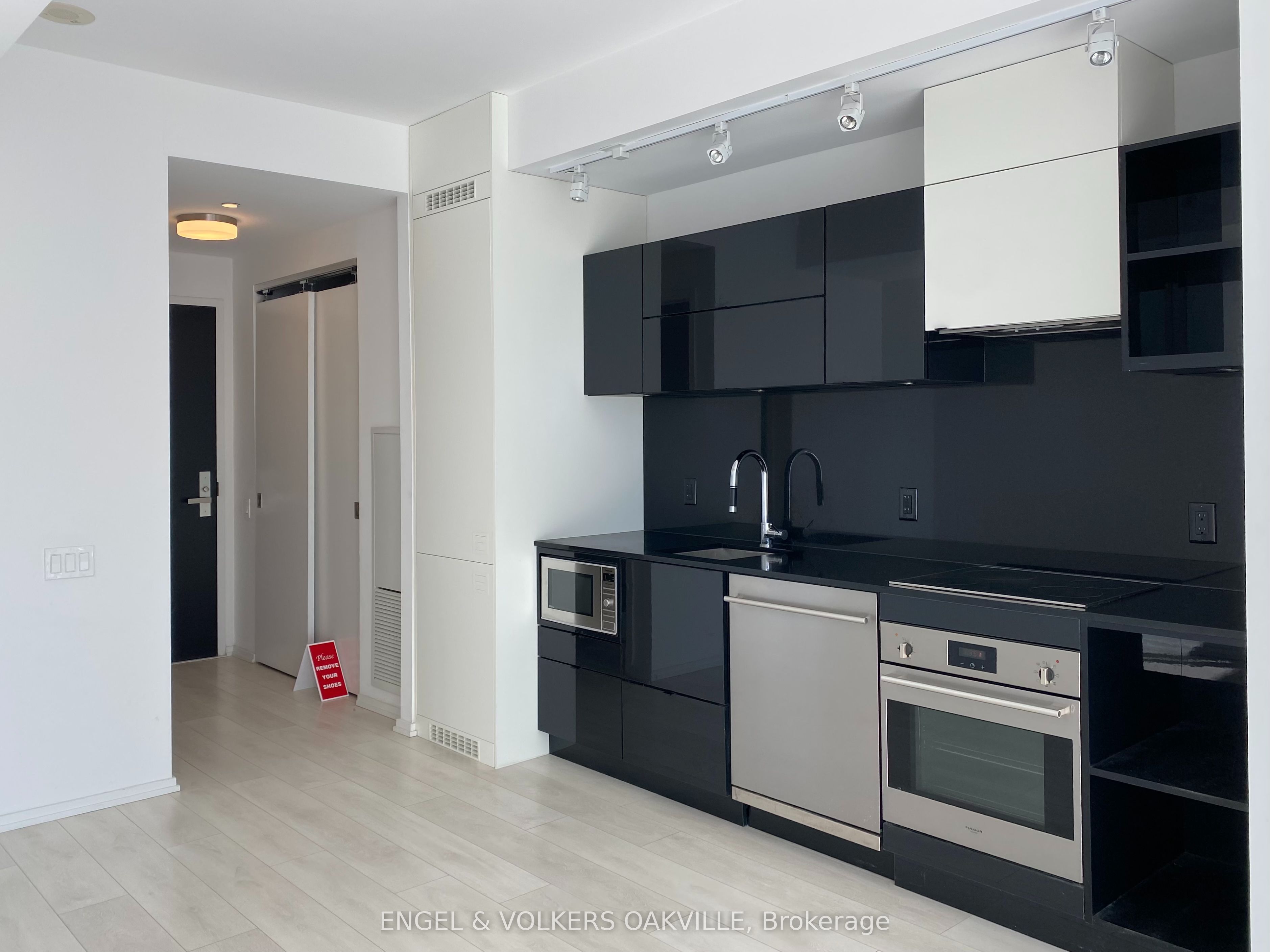 125 Peter Street 3310, Toronto, ON M5V 0M2 photo 3