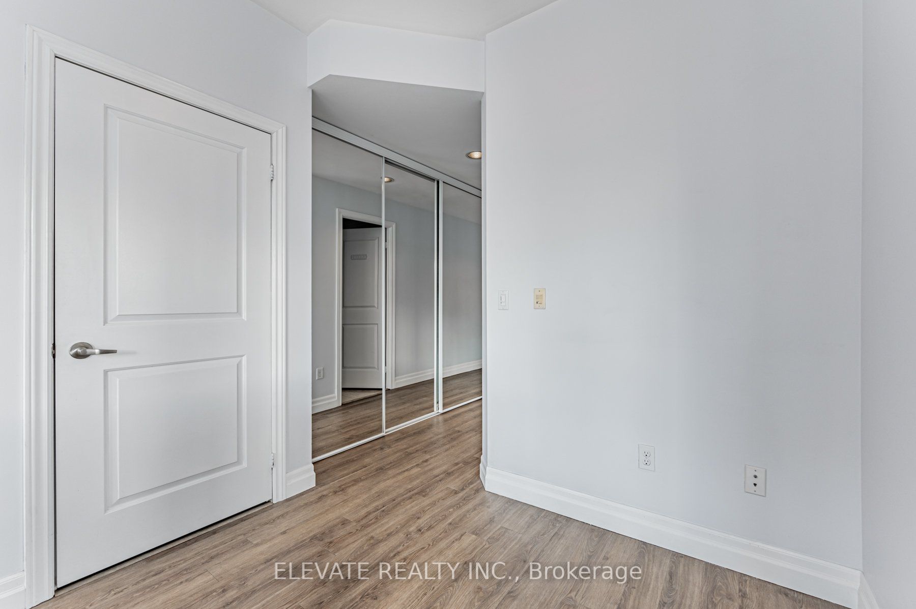 15 Stafford Street LPH5, Toronto, ON M5V 3X6 photo 3
