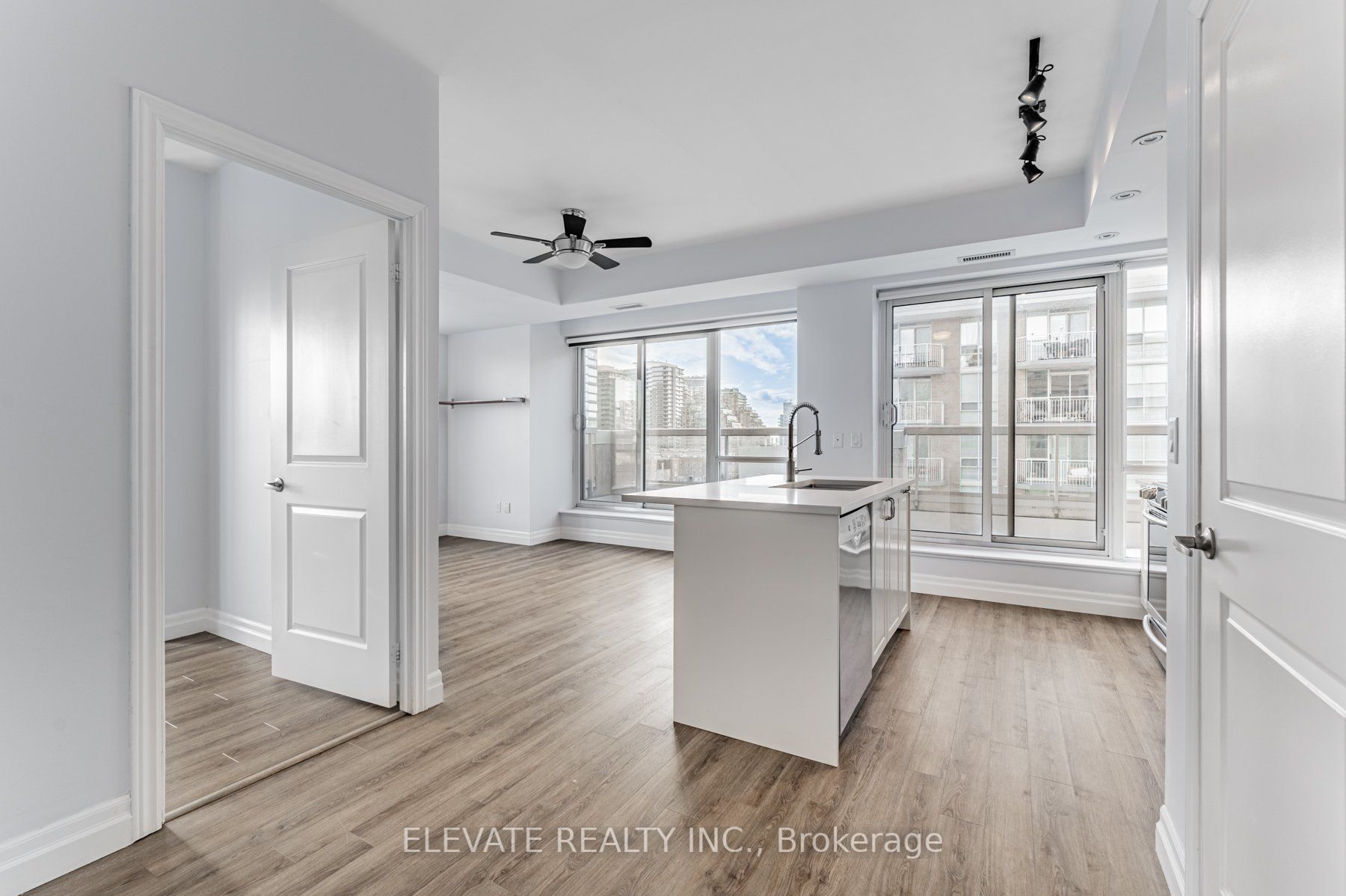 15 Stafford Street LPH5, Toronto, ON M5V 3X6 photo 4