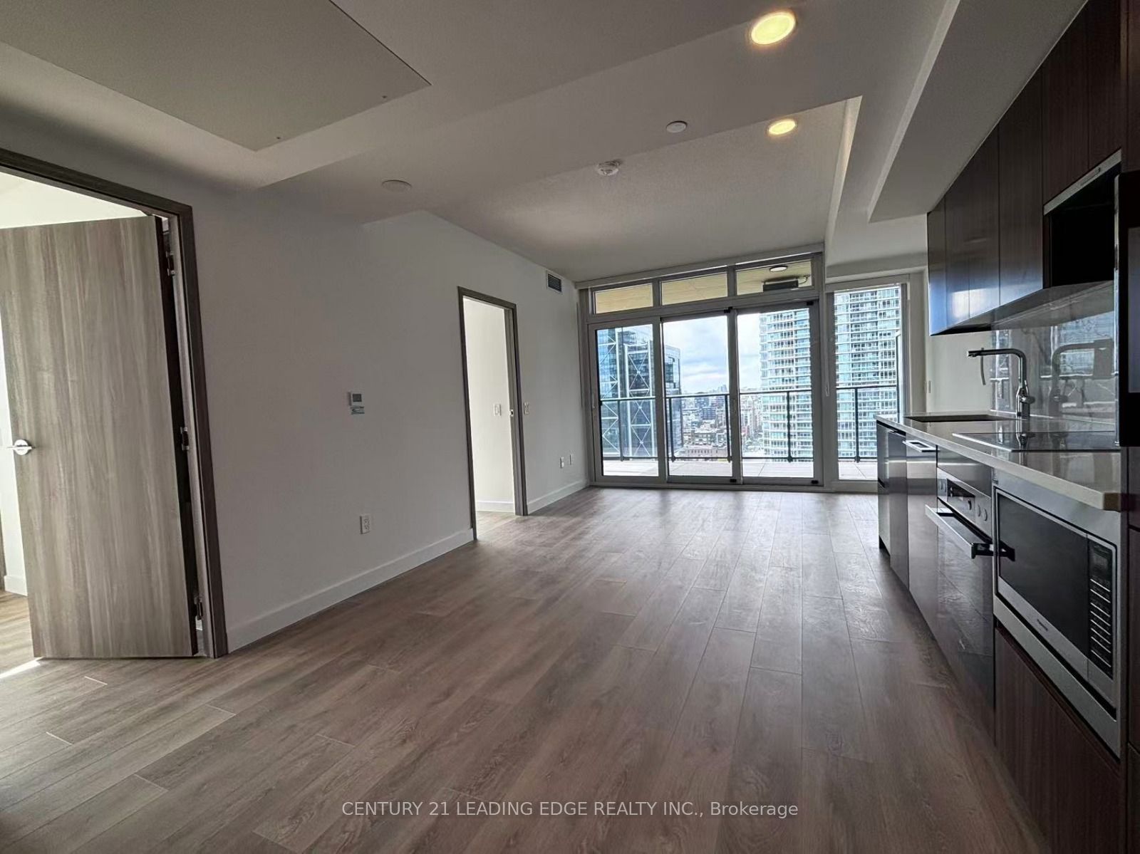 3 Concord Cityplace Way 2203, Toronto, ON M5V 0X3