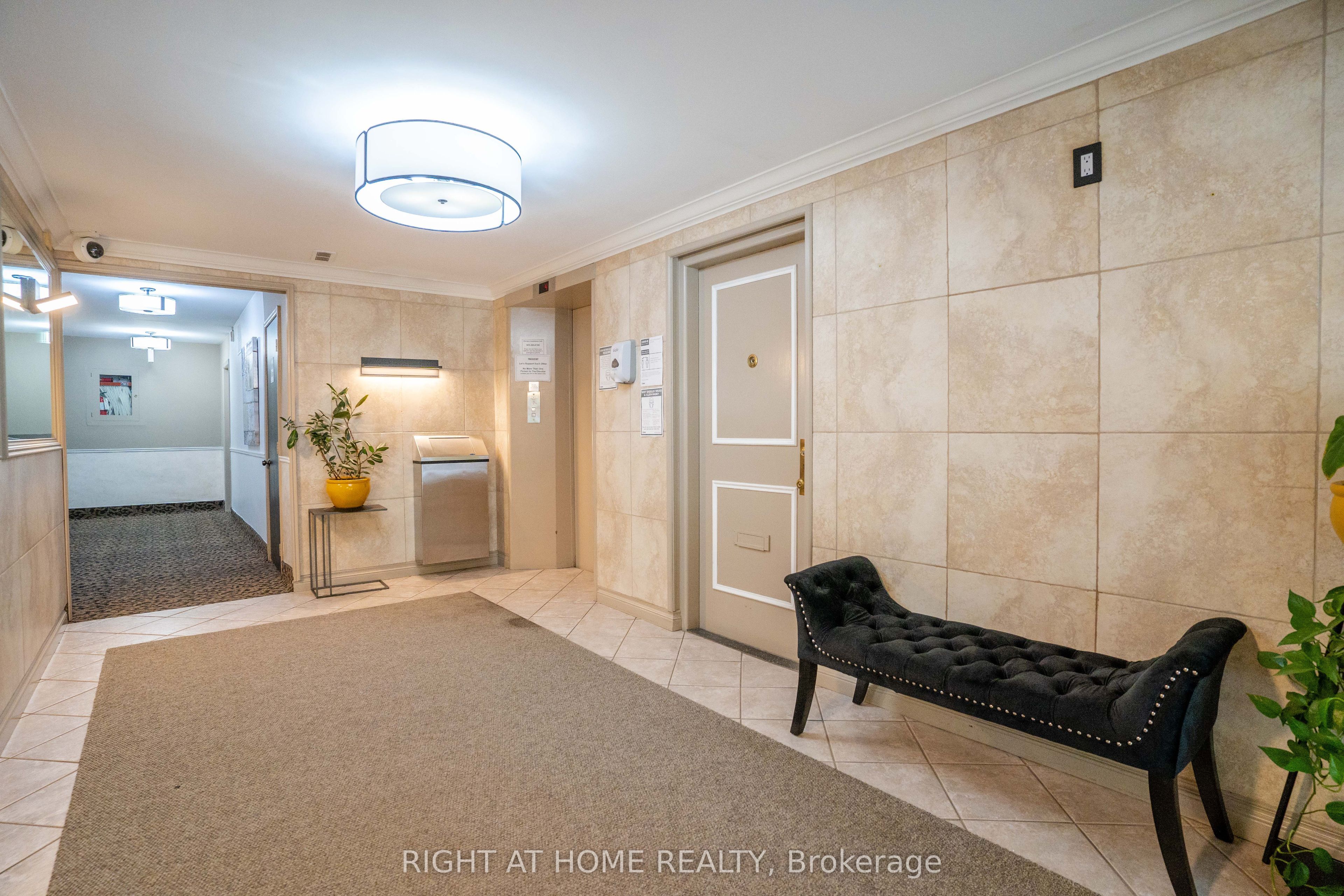 2 Ridelle Avenue 502, Toronto, ON M6B 1H4 photo 4
