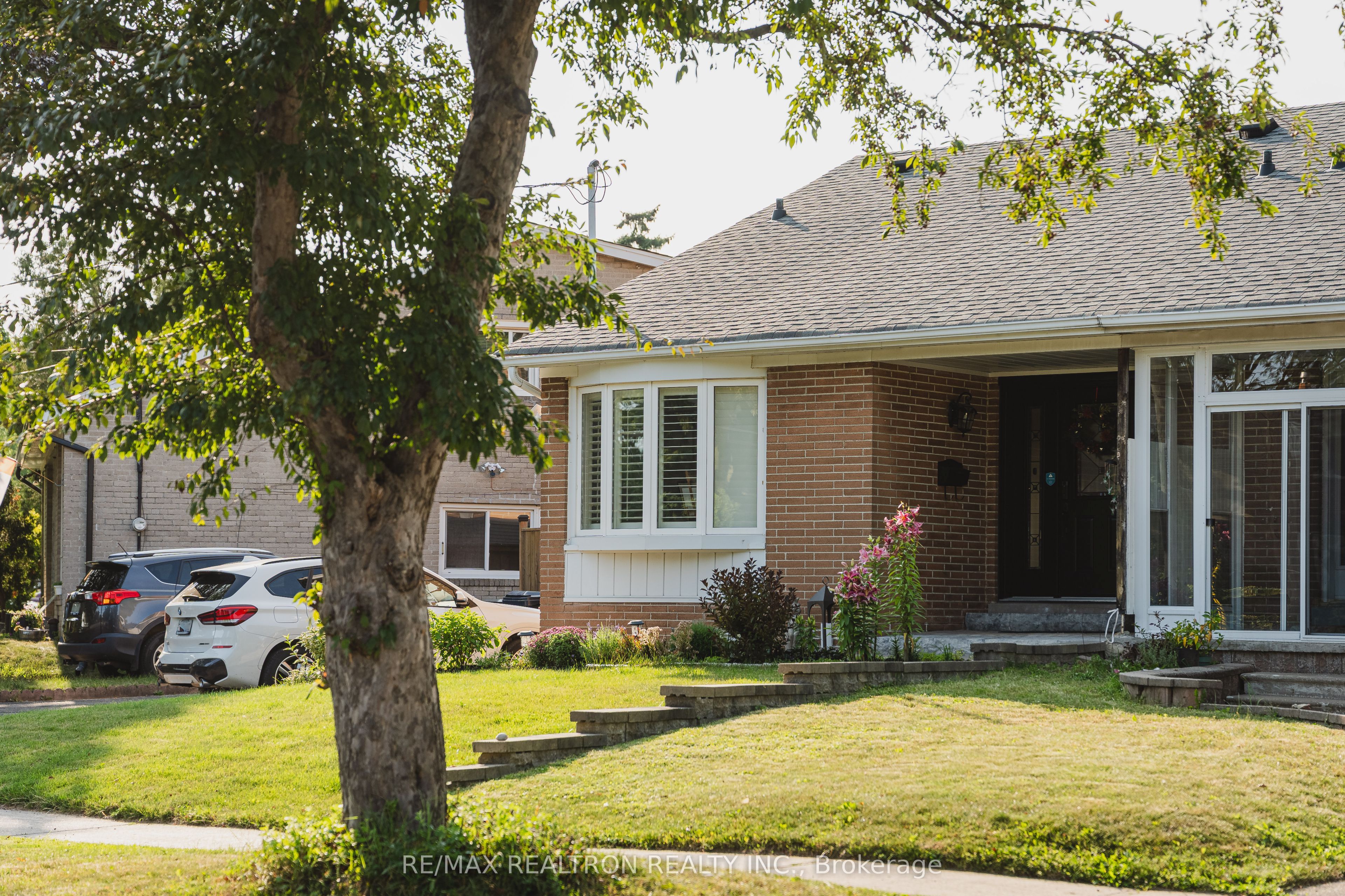 2 Lynedock Crescent, Toronto, ON M3A 2A8 photo 2