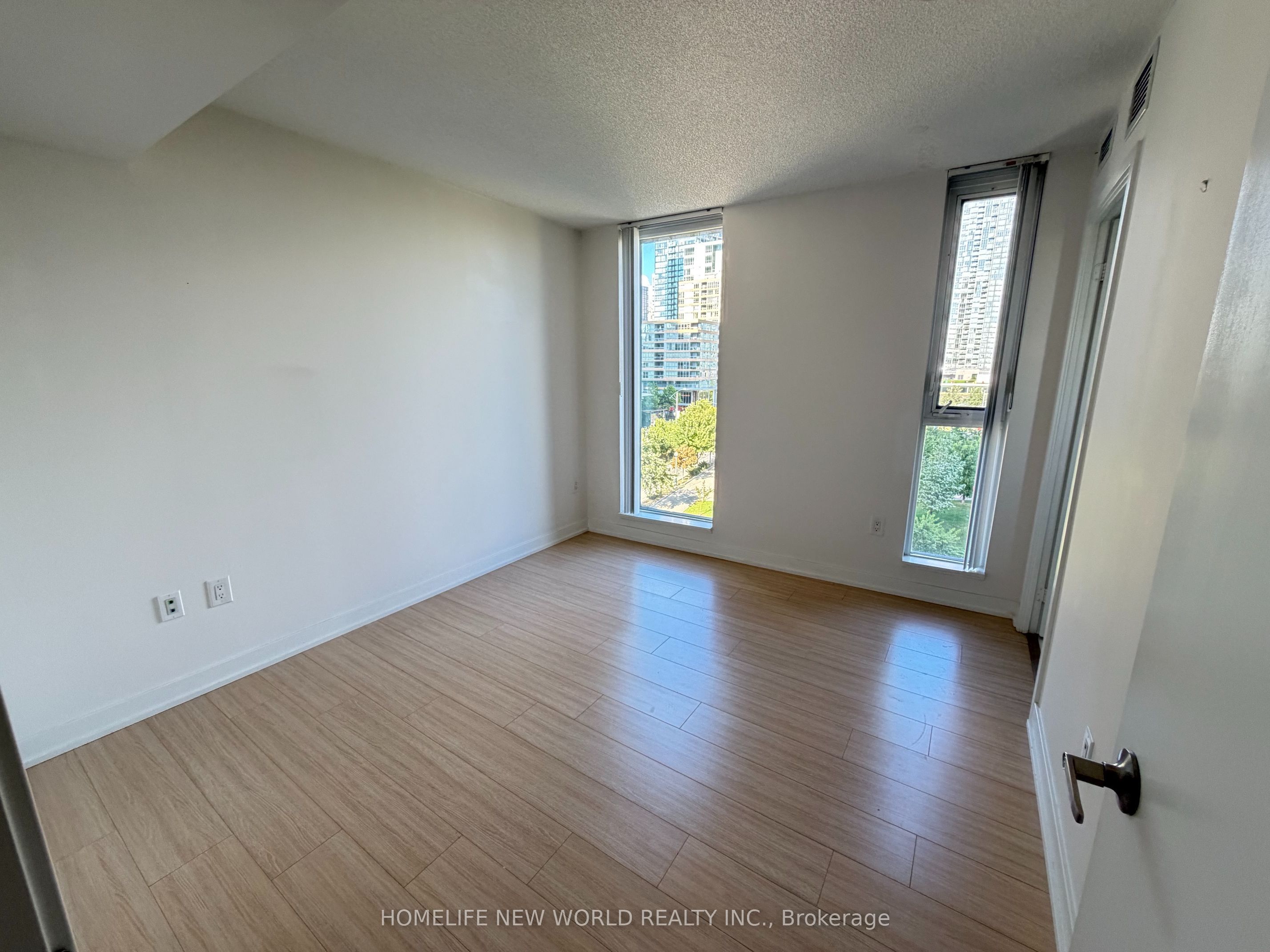 85 Queens Wharf Road 721, Toronto, ON M5V 0J8 photo 4