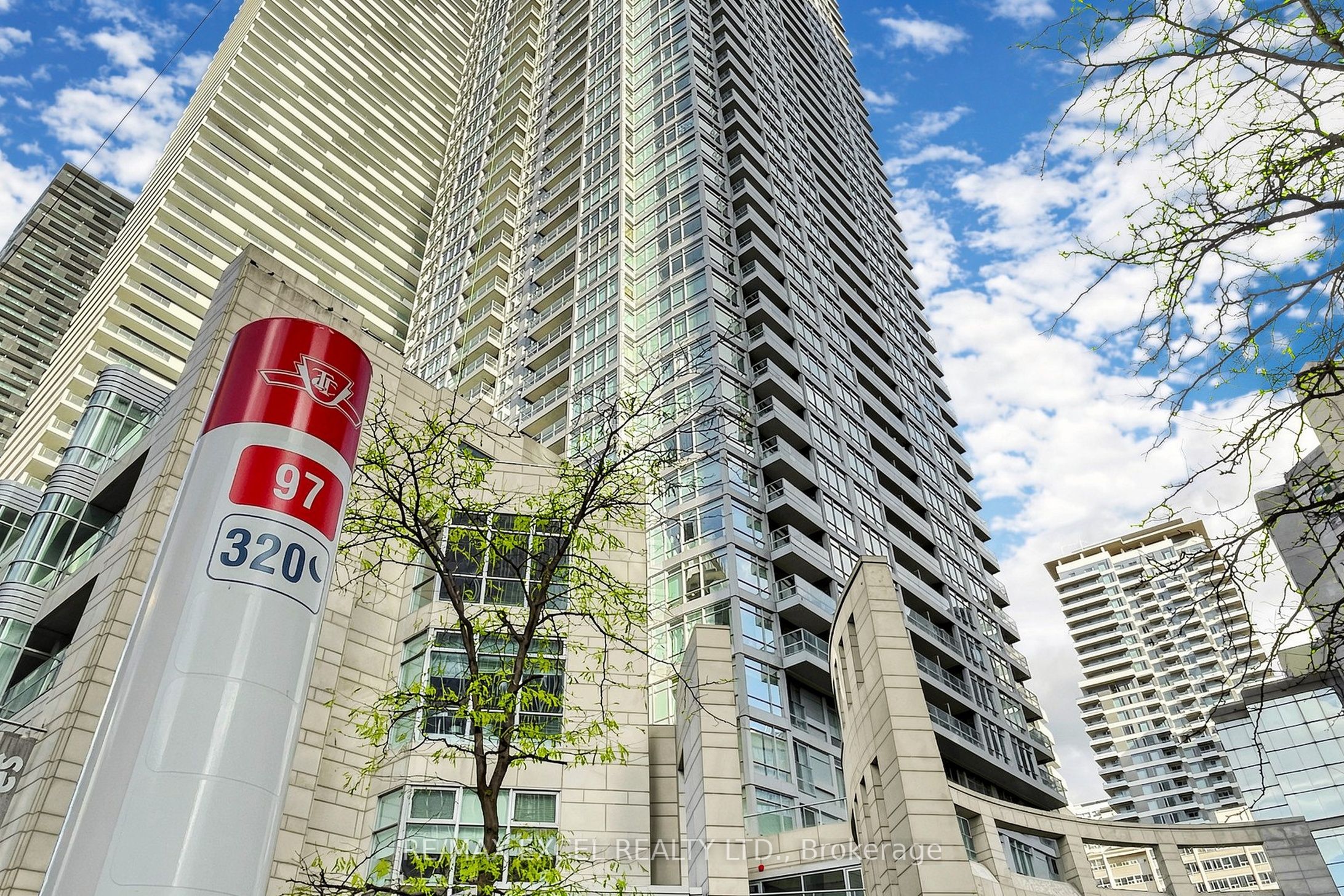 2191 Yonge Street 3111, Toronto, ON M4S 3H8 photo 2