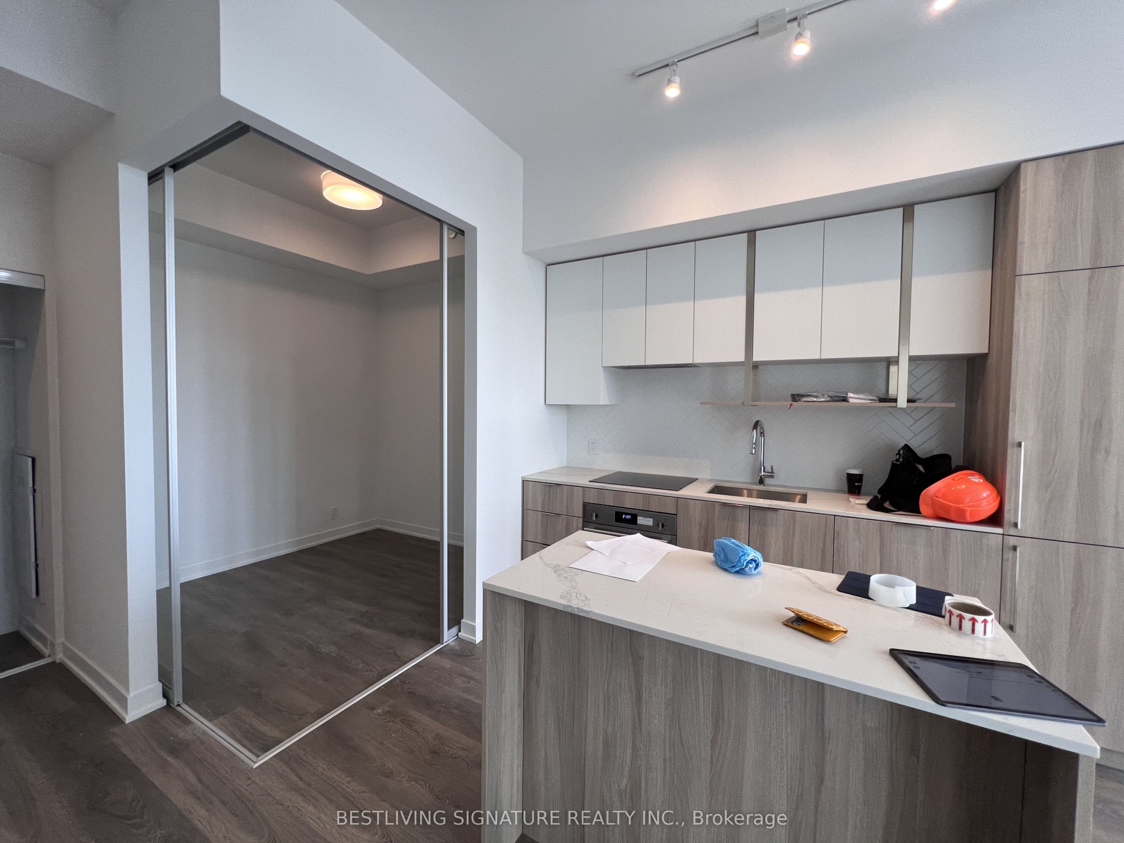 15 Holmes Avenue 2401, Toronto, ON M2N 0L4 photo 2