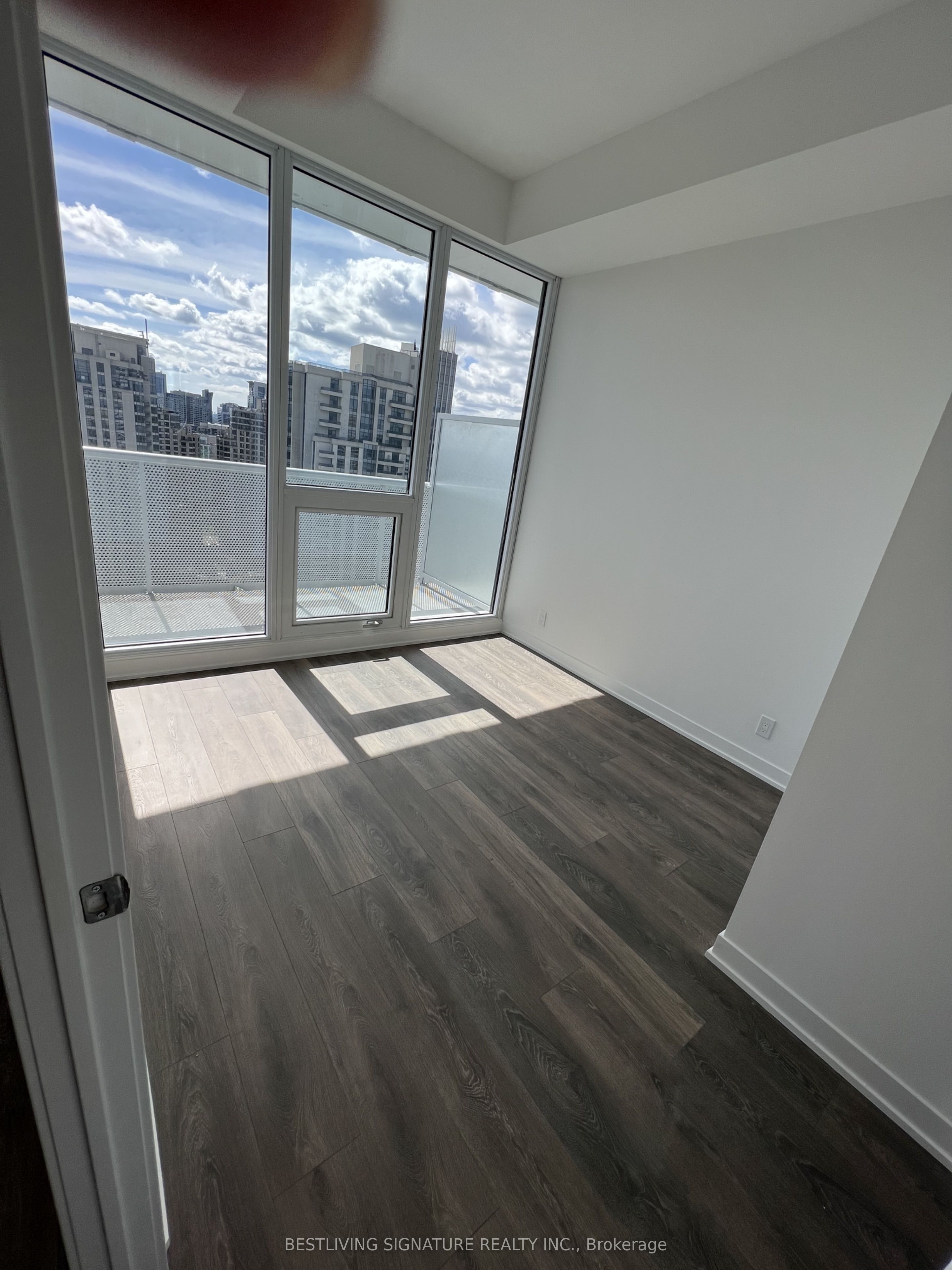 15 Holmes Avenue 2401, Toronto, ON M2N 0L4 photo 4