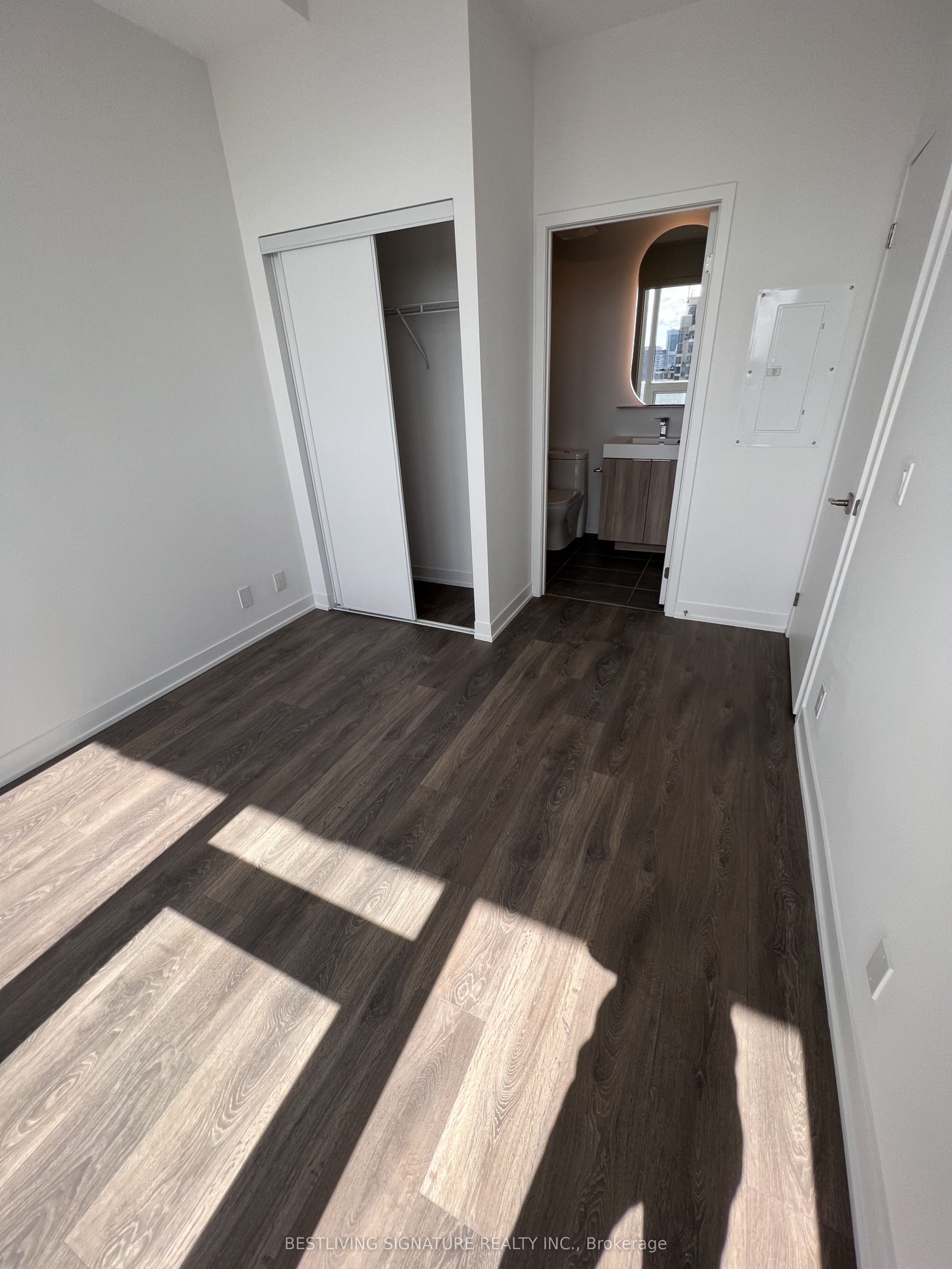 15 Holmes Avenue 2401, Toronto, ON M2N 0L4 photo 5