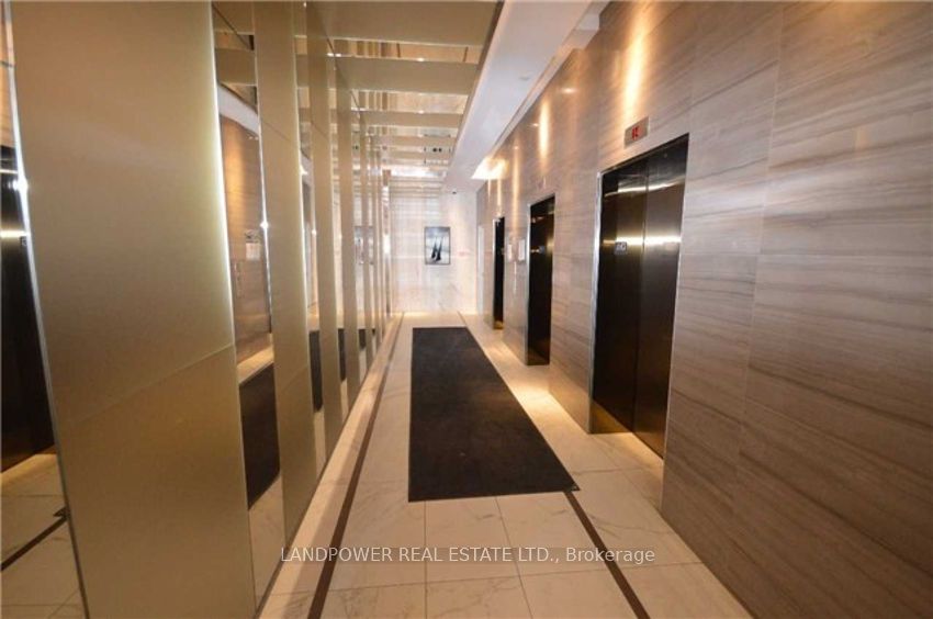 1 The Esplanade 2707, Toronto, ON M5E 0A8 photo 3