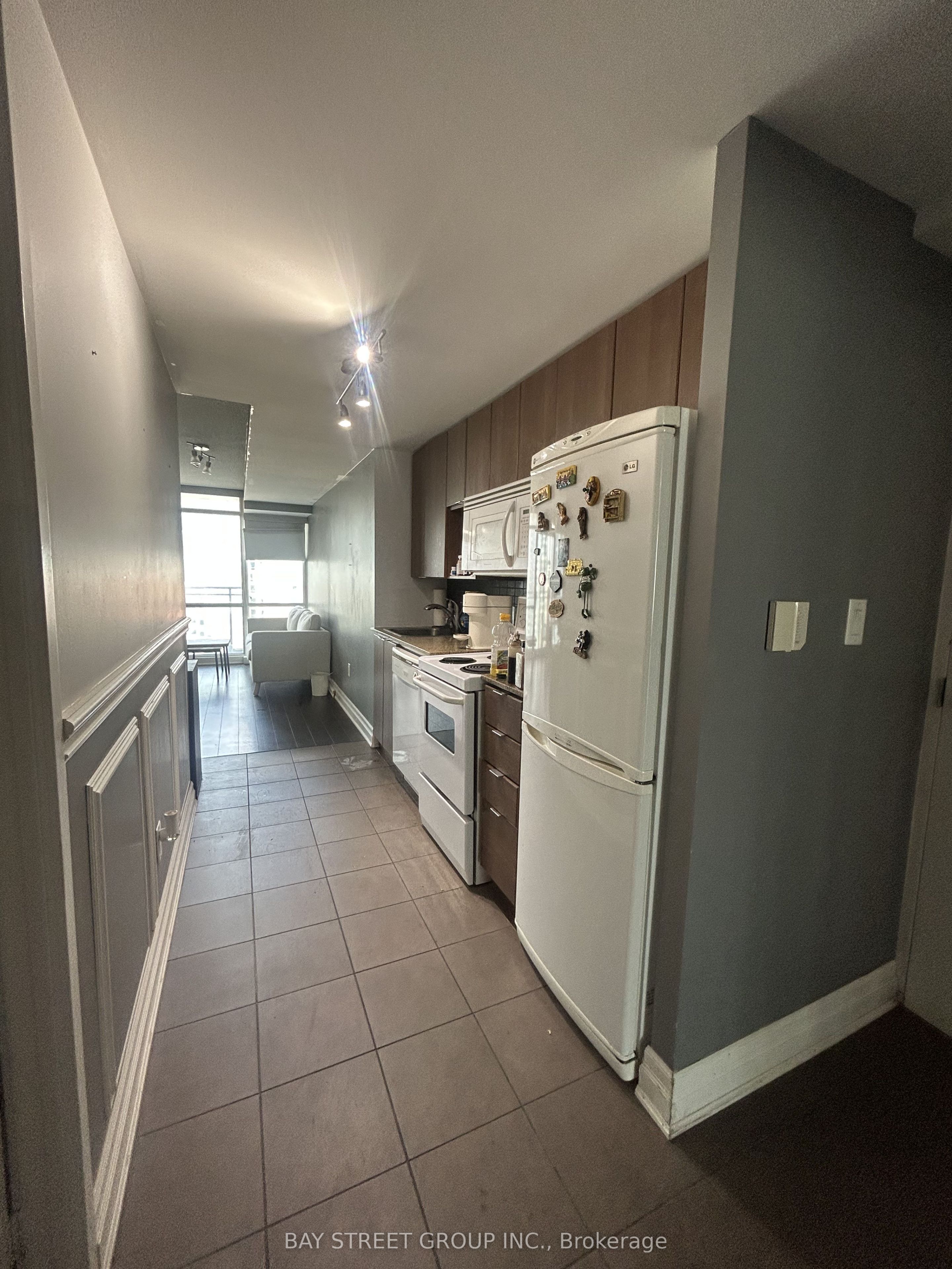 11 Brunel Court 1905, Toronto, ON M5V 3Y3 photo 2
