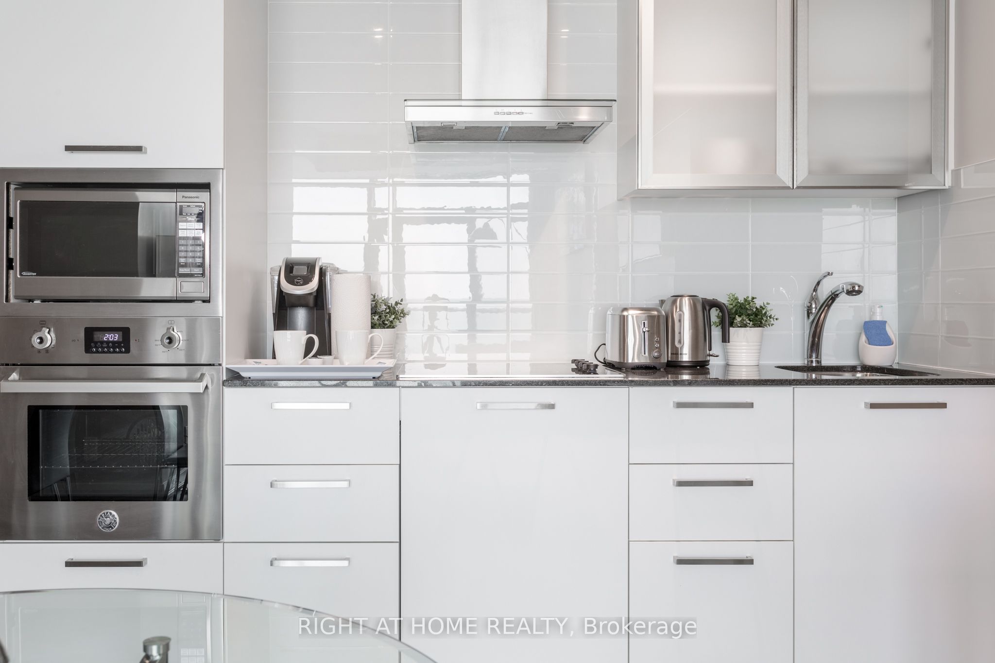 14 York Street 5606, Toronto, ON M5J 0B1 photo 3