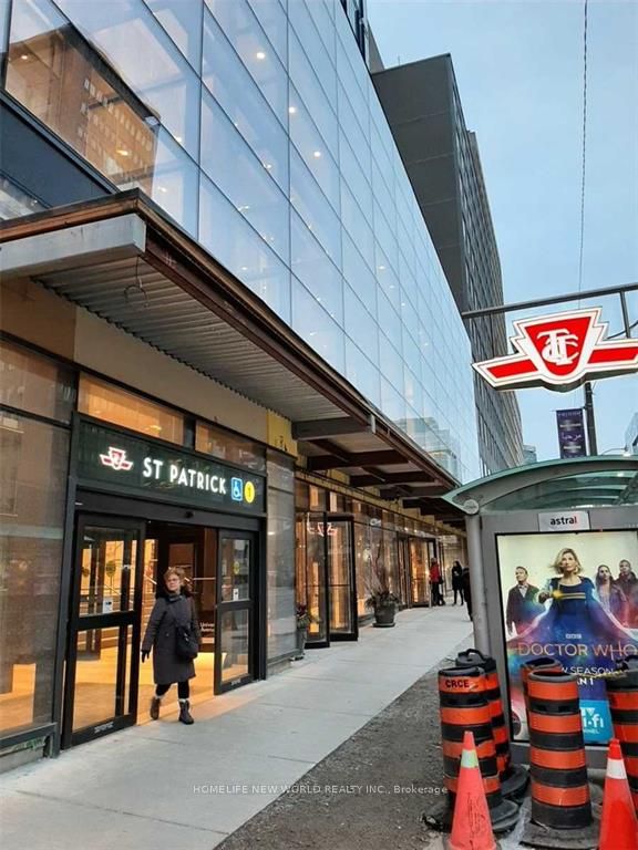 488 University Avenue 4005, Toronto, ON M5G 0C1 photo 4