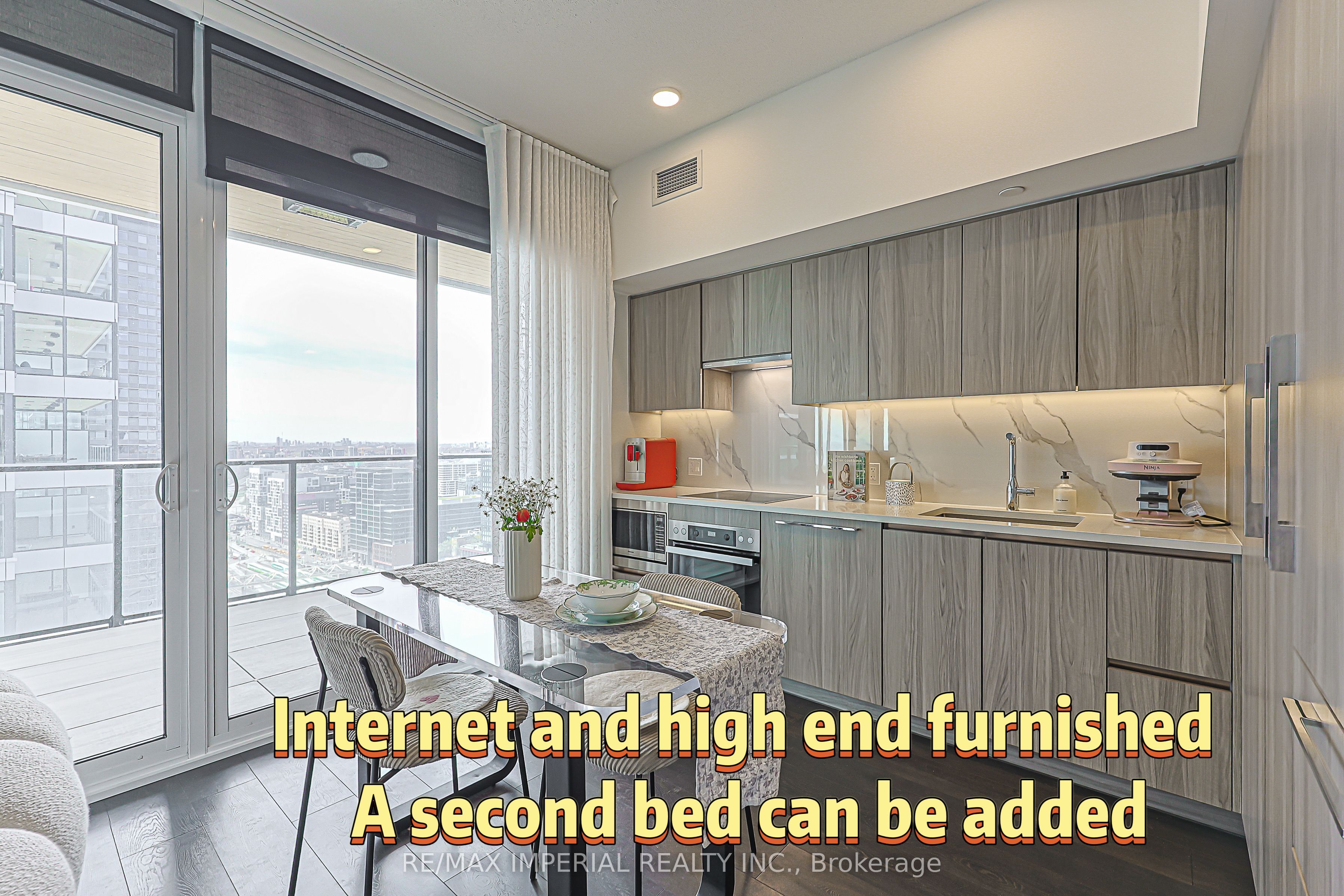 1 Concord Cityplace Way 3510, Toronto, ON M5V 0X3