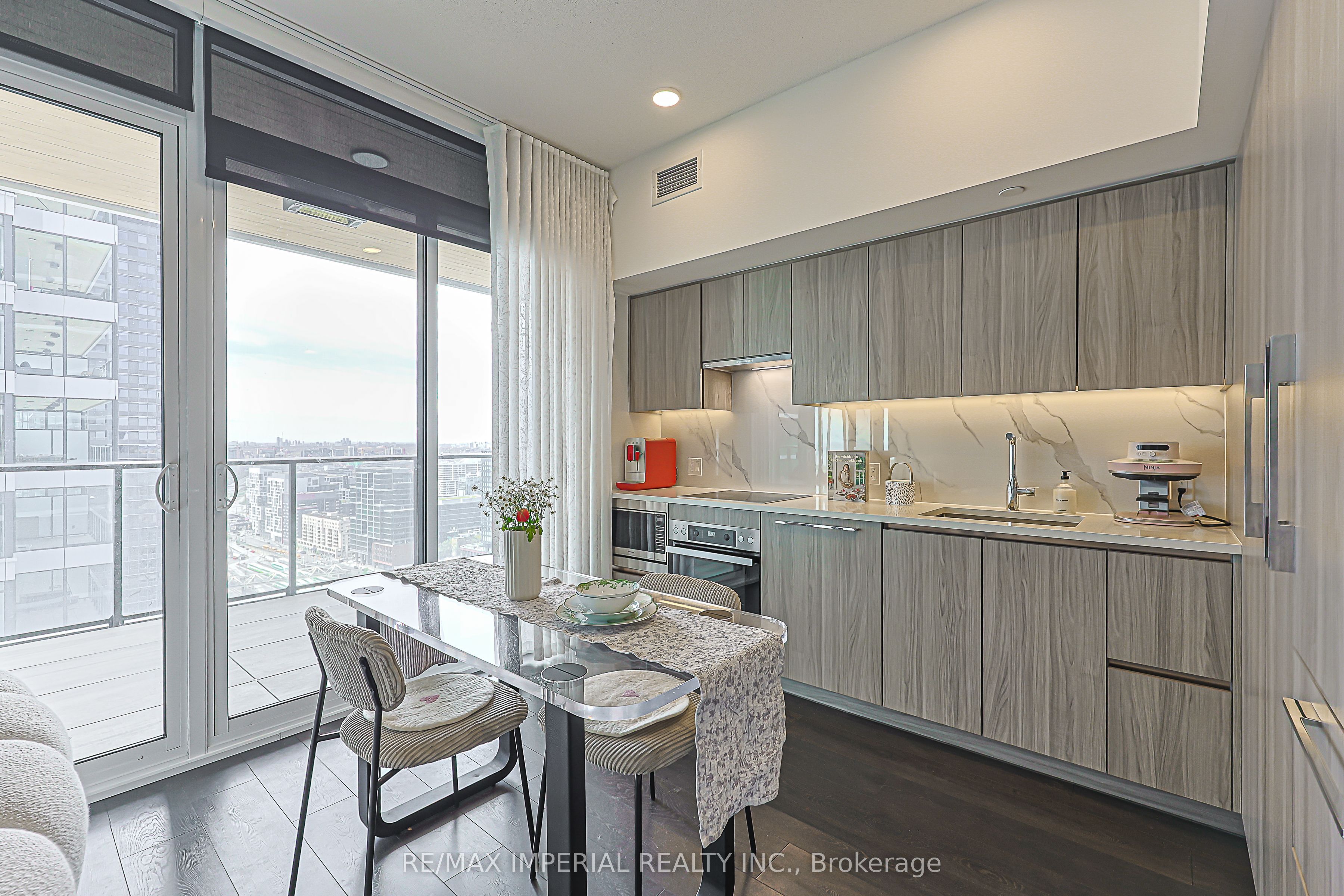 1 Concord Cityplace Way 3510, Toronto, ON M5V 0X3 photo 5