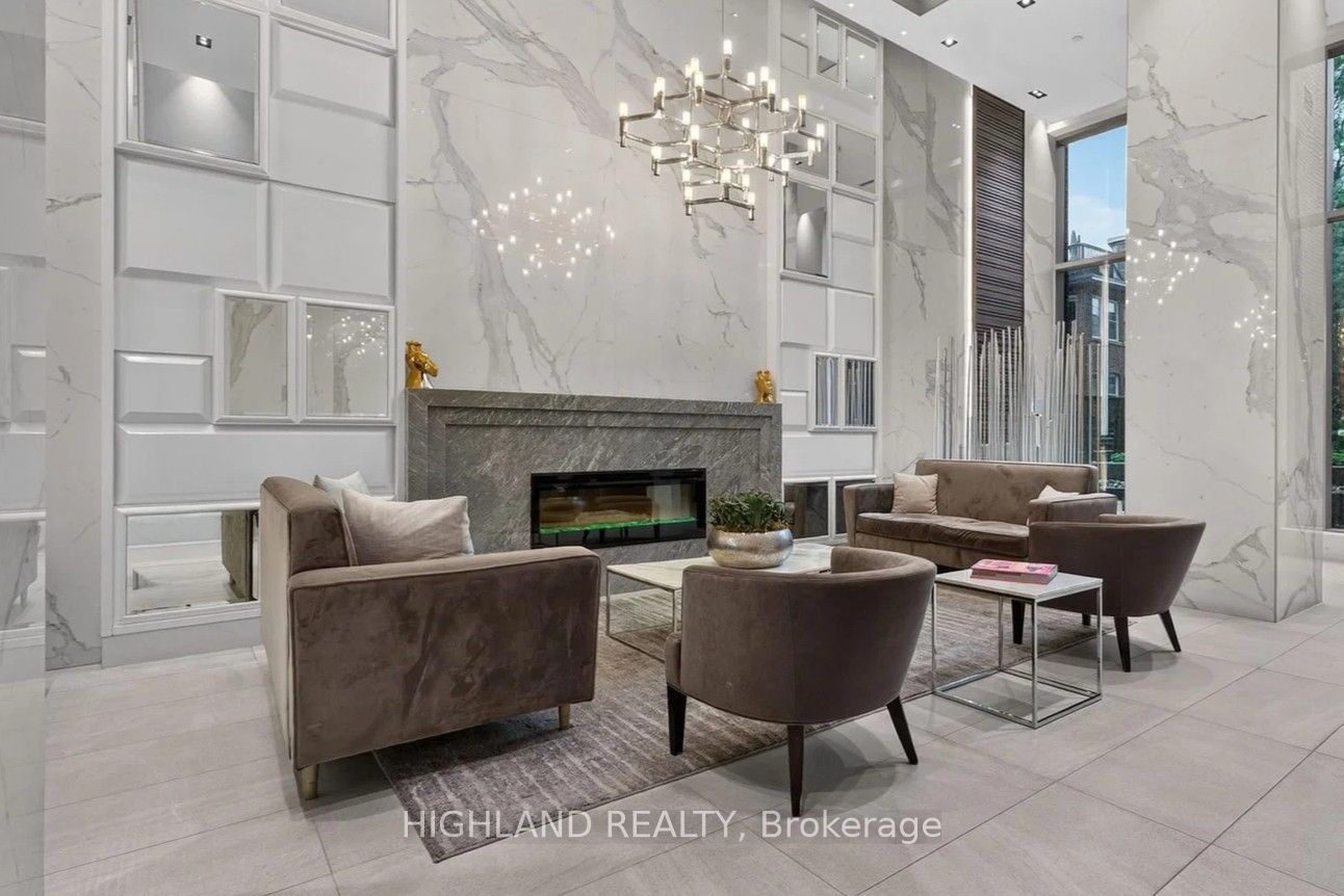 501 St Clair Avenue W 1210, Toronto, ON M5P 0A2 photo 2