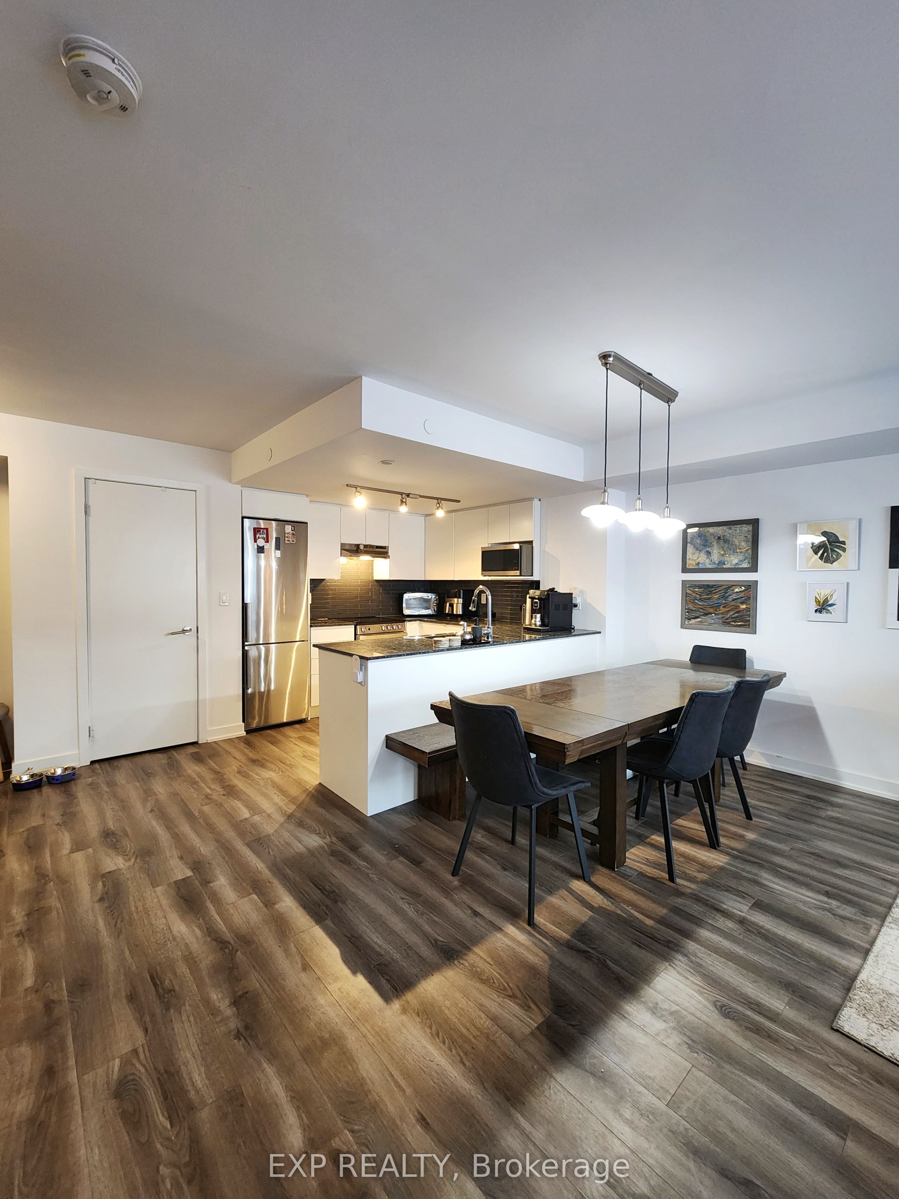 106 Varna Drive 7, Toronto, ON M6A 0C8