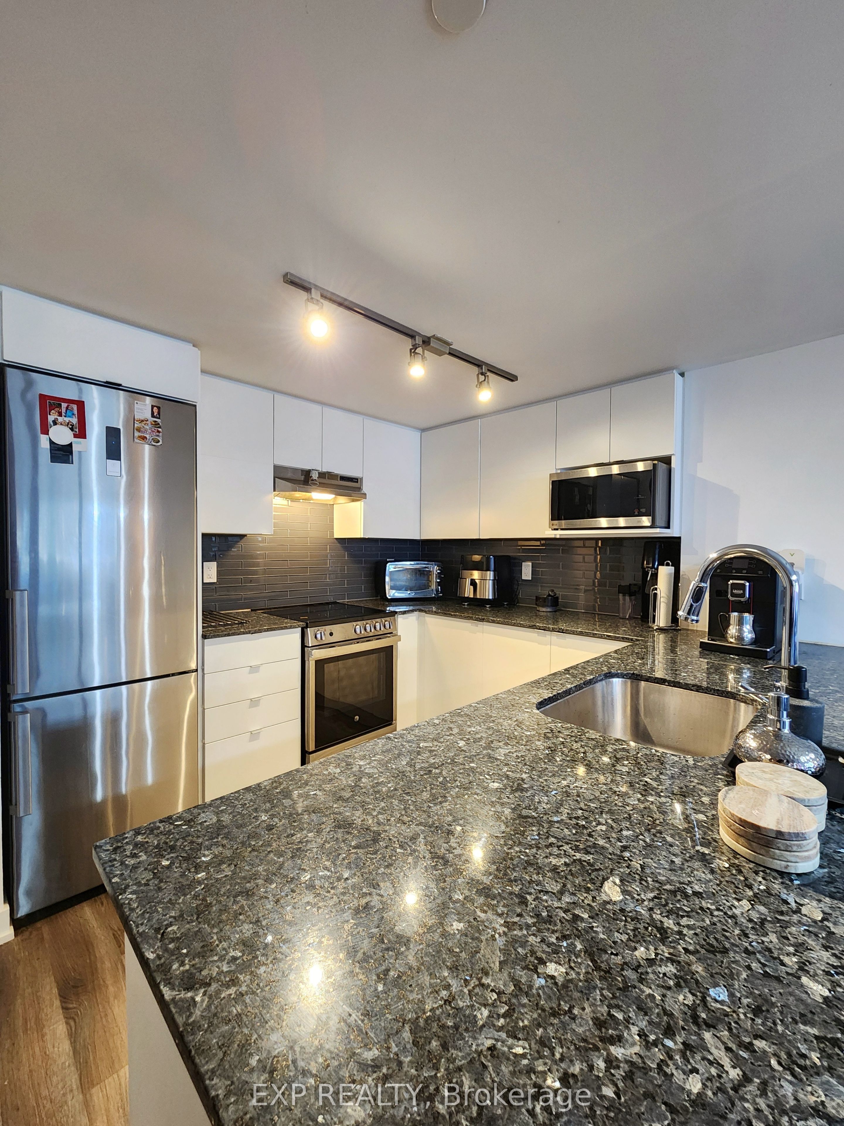 106 Varna Drive 7, Toronto, ON M6A 0C8 photo 3