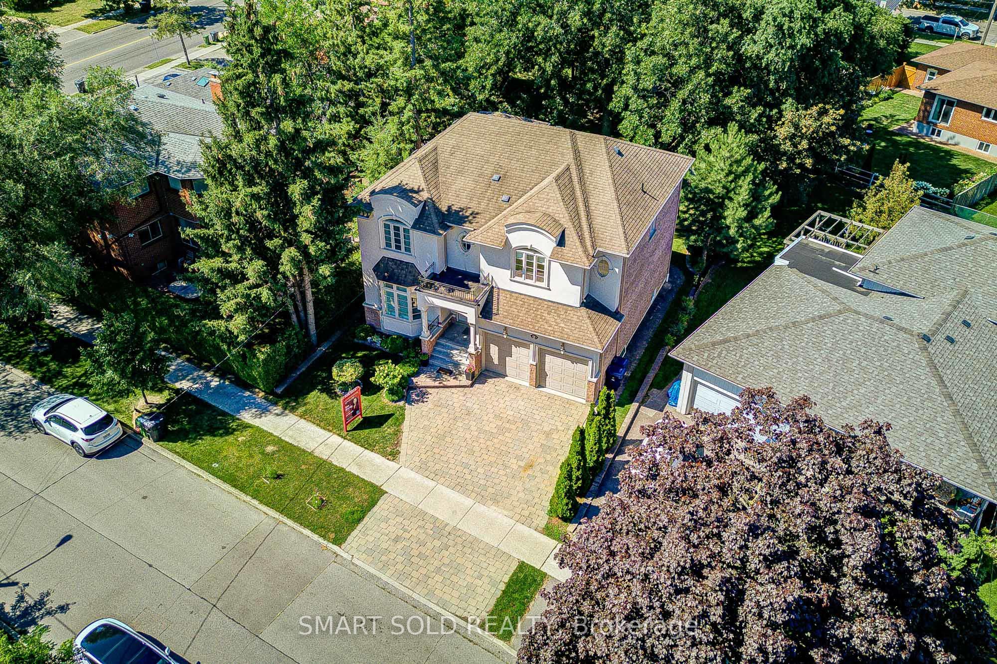 6 Brill Crescent, Toronto, ON M2R 2X3 photo 2
