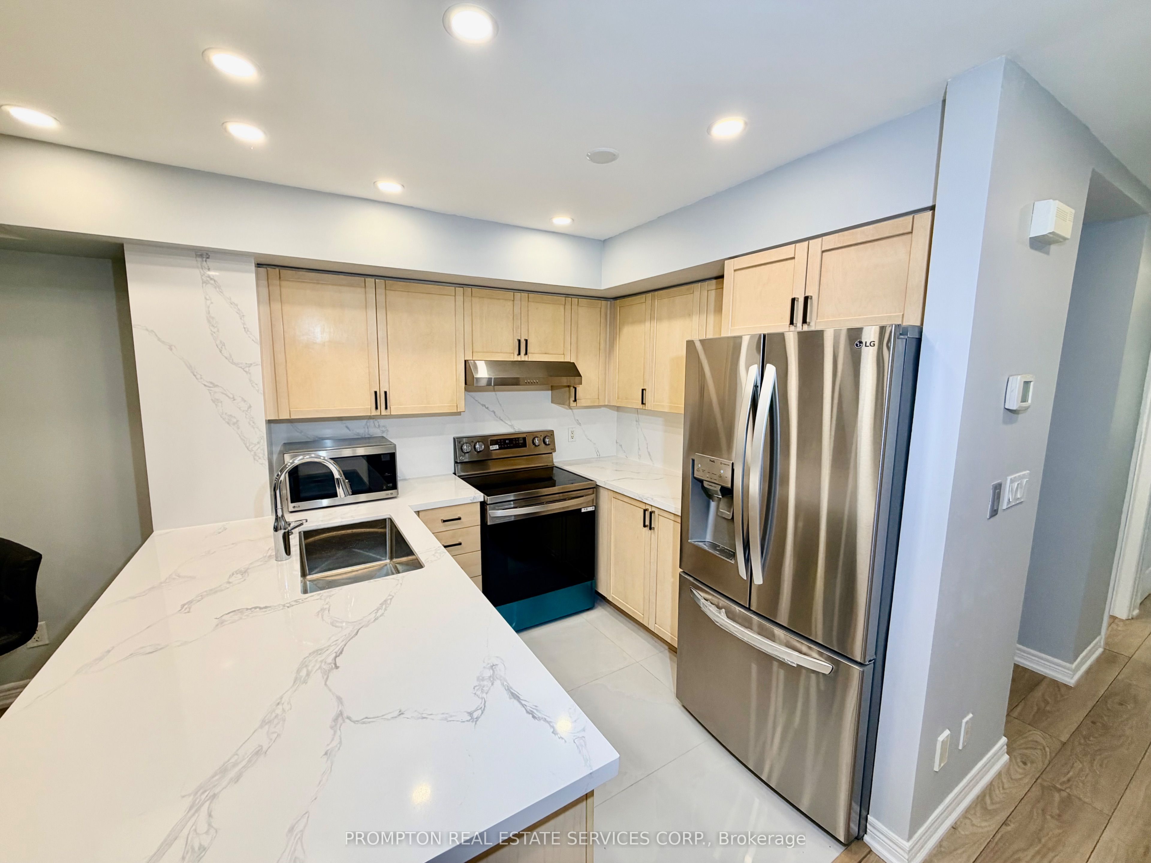 285 ANTIBES Drive 11, Toronto, ON M2R 3X9