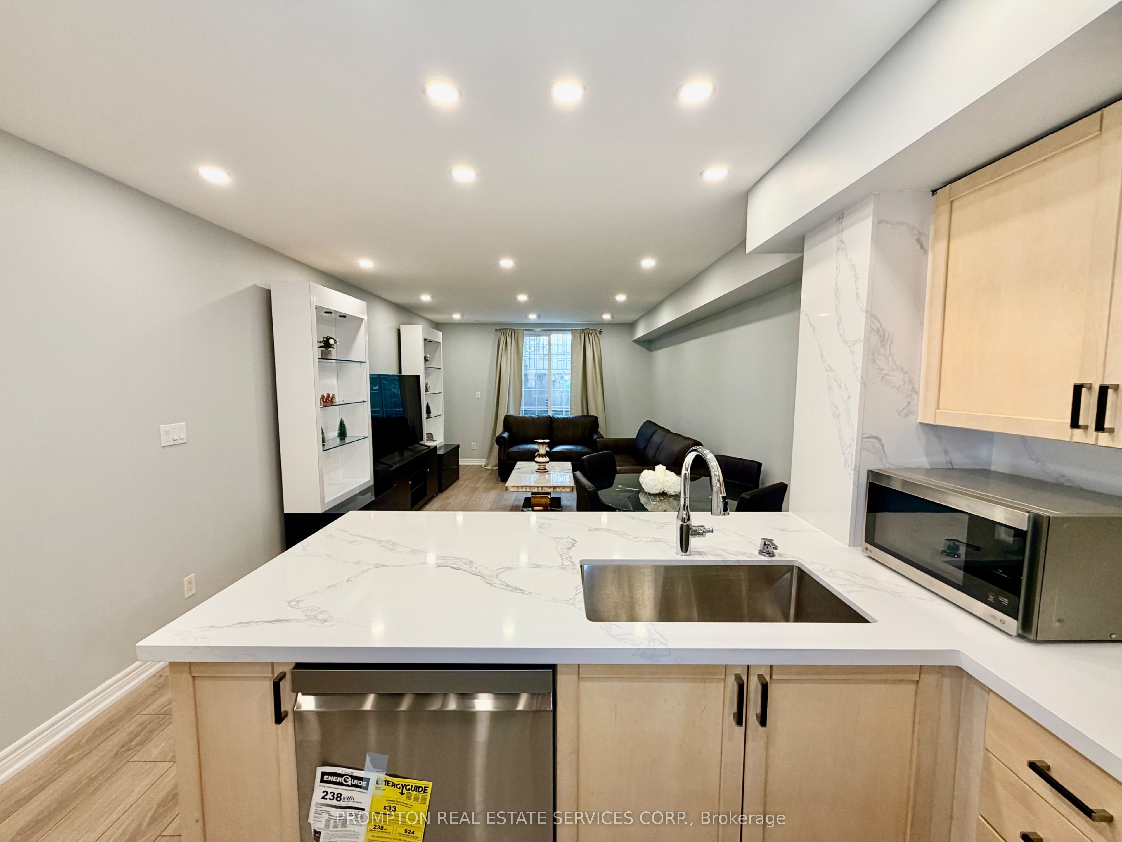 285 ANTIBES Drive 11, Toronto, ON M2R 3X9 photo 2