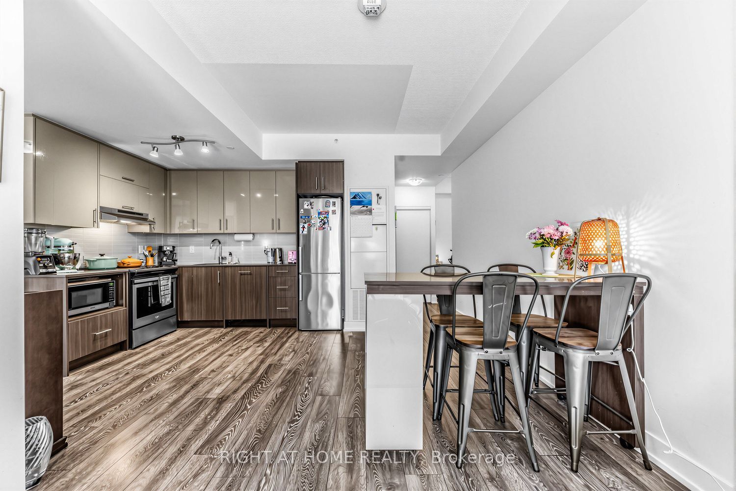 180 Fairview Mall Drive 2, Toronto, ON M2J 0G4