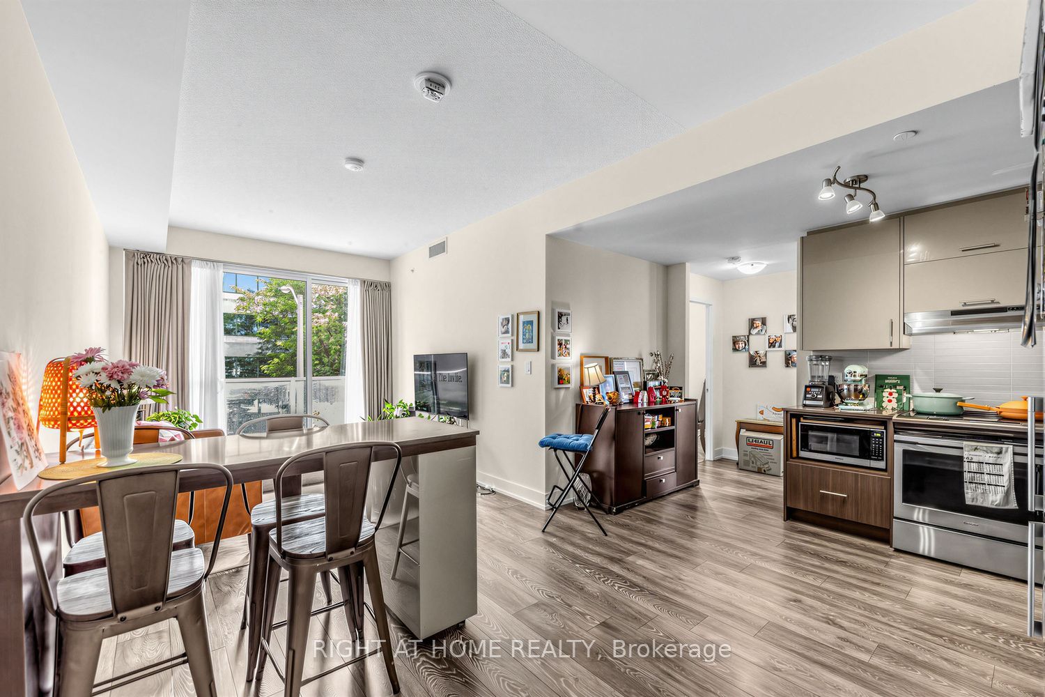 180 Fairview Mall Drive 2, Toronto, ON M2J 0G4 photo 2