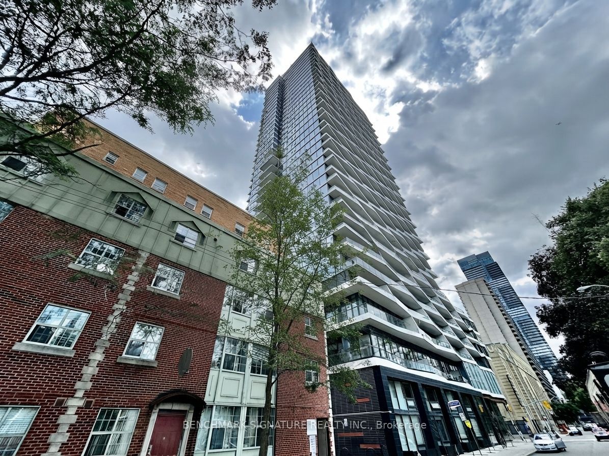 85 Wood Street 523, Toronto, ON M4Y 0E8