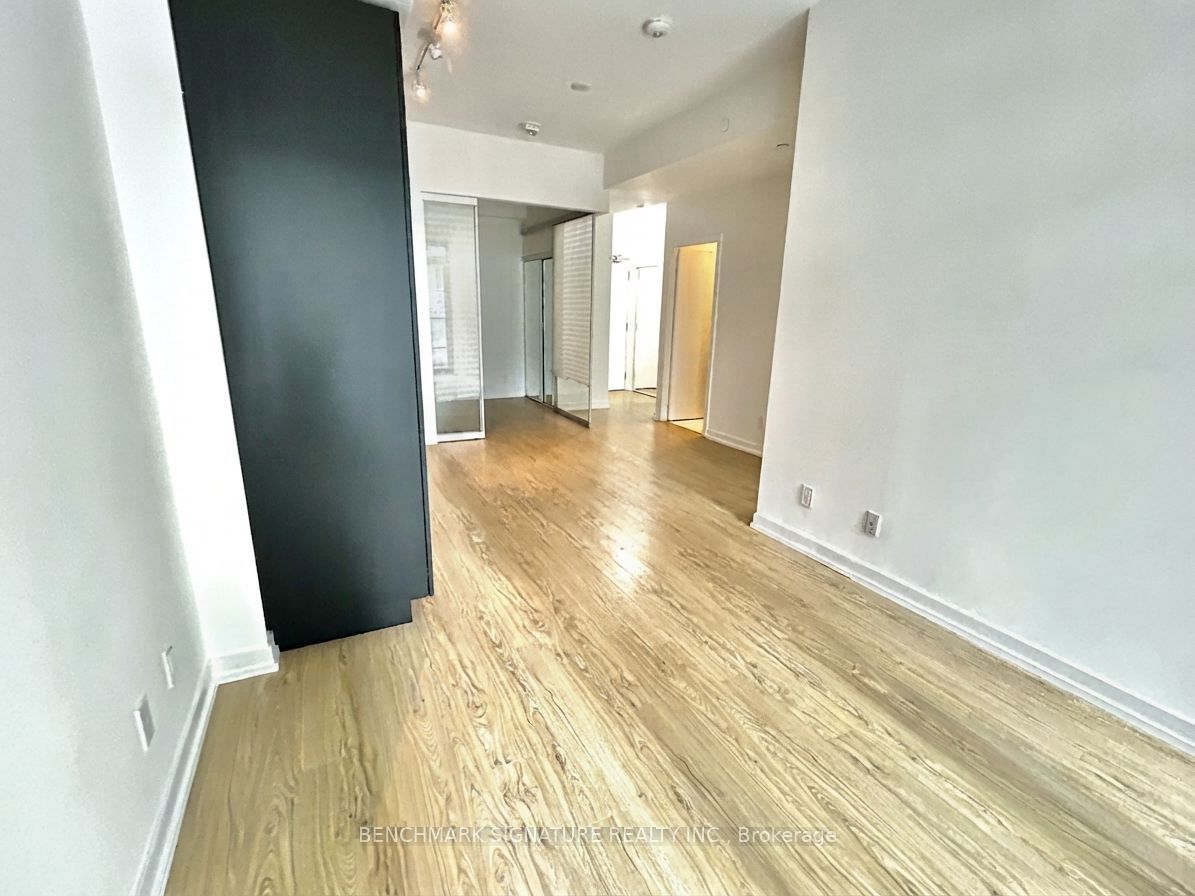 85 Wood Street 523, Toronto, ON M4Y 0E8 photo 3
