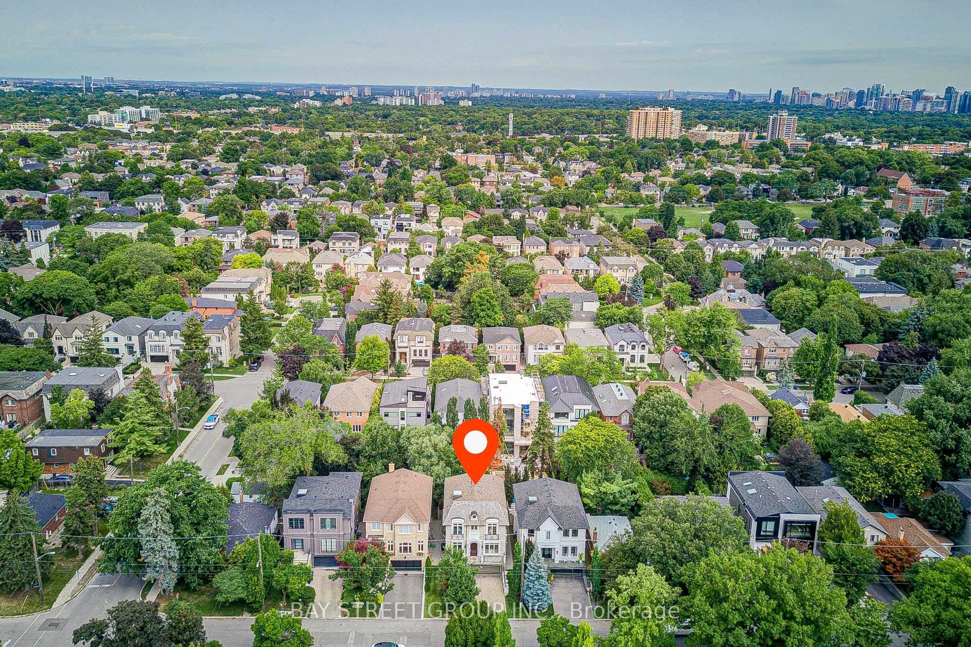 500 Deloraine Avenue, Toronto, ON M5M 2B8 photo 4