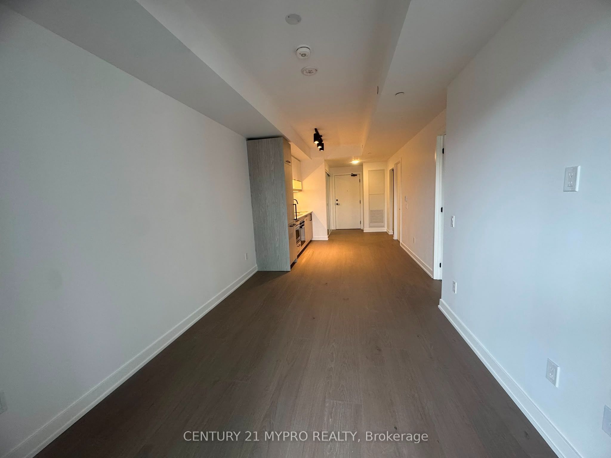 91 Montclair Avenue 716, Toronto, ON M5P 0B1 photo 4