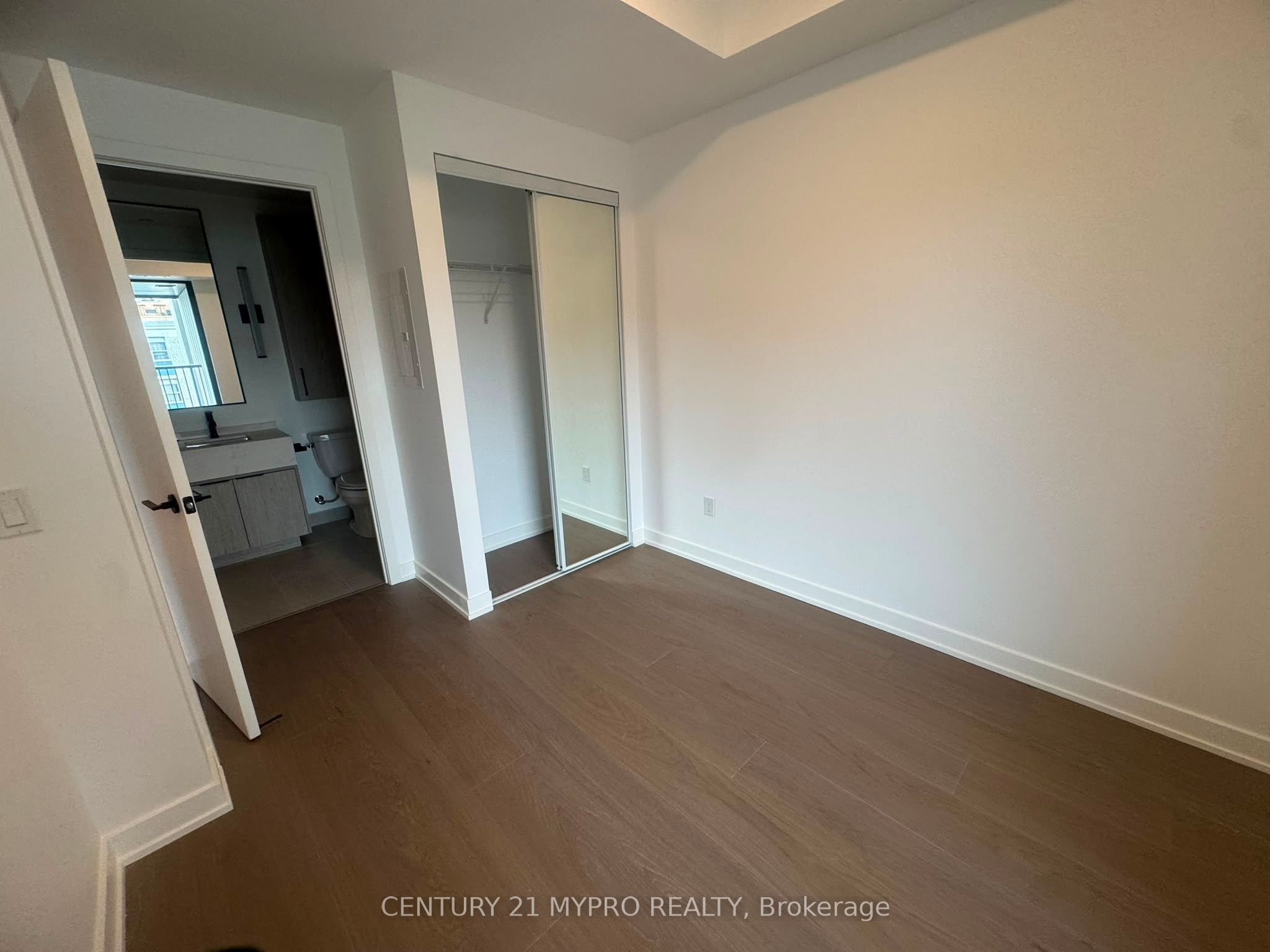 91 Montclair Avenue 716, Toronto, ON M5P 0B1 photo 5