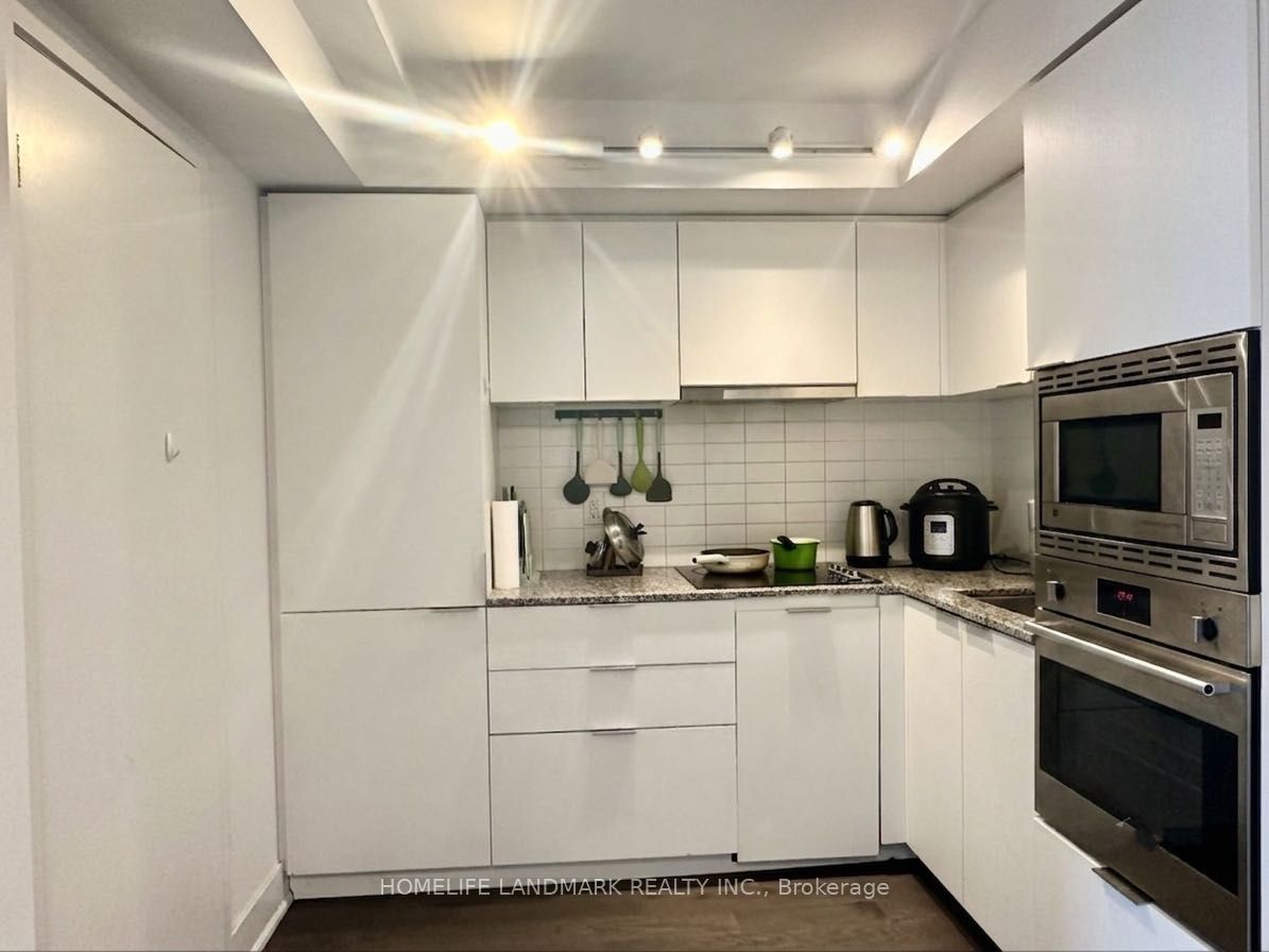 955 Bay Street 2912, Toronto, ON M5S 0C6 photo 5
