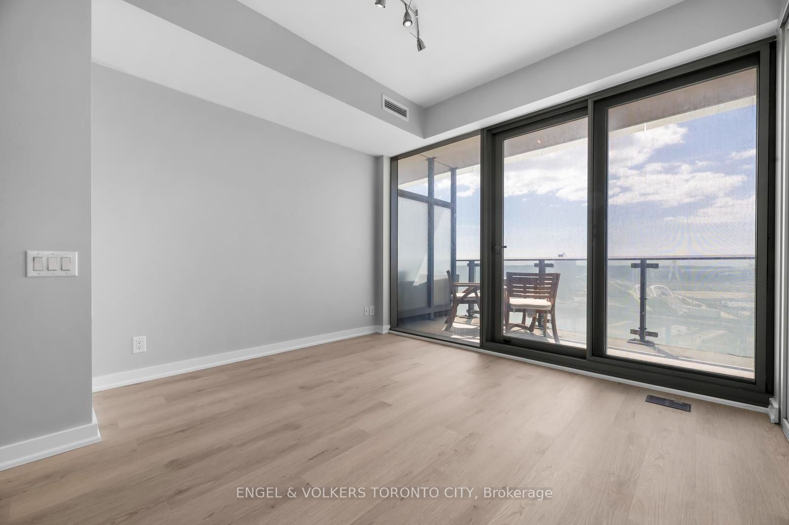 390 Cherry Street 1009, Toronto, ON M5A 0E2 photo 4