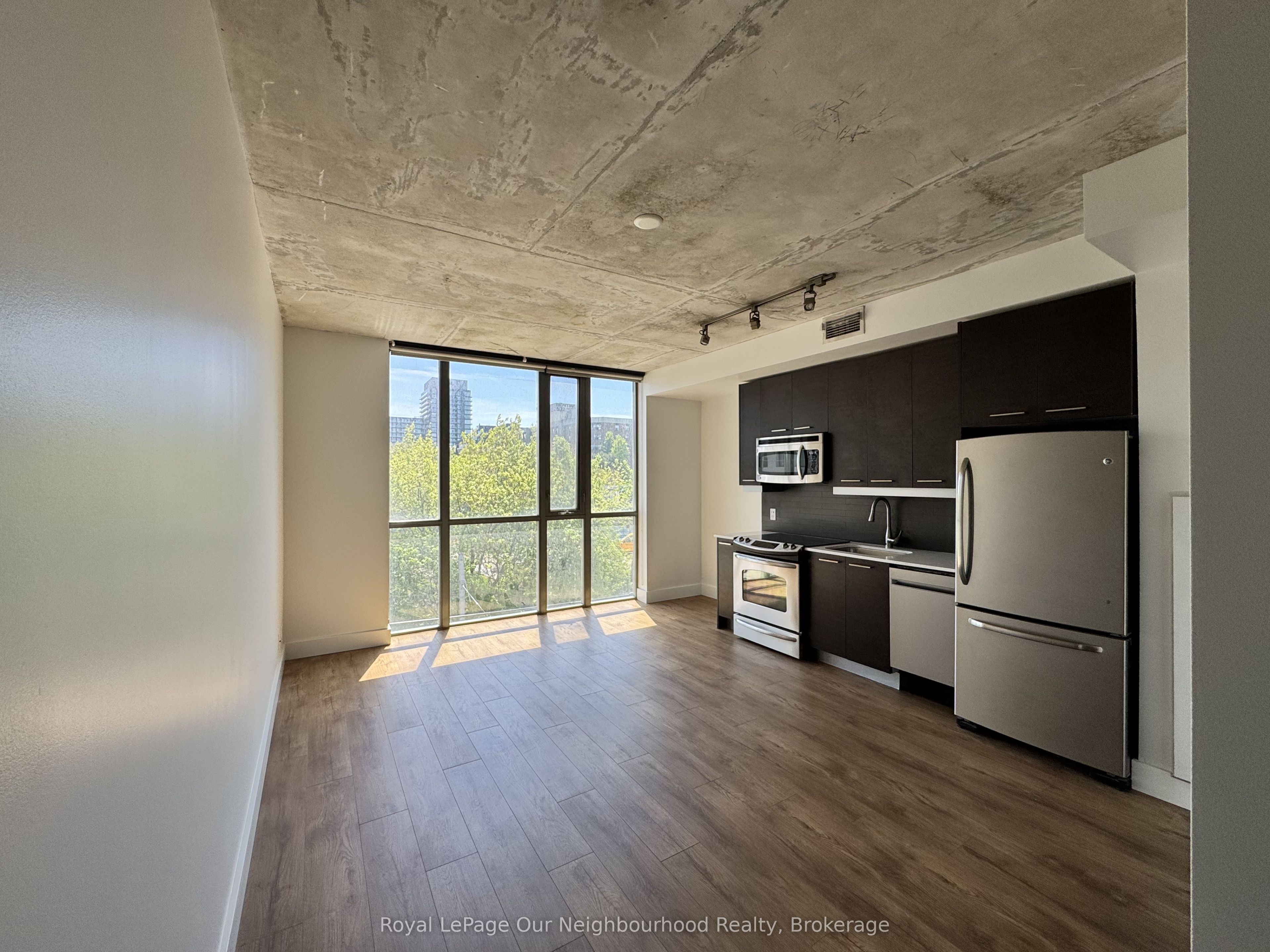 2 Gladstone Avenue 308, Toronto, ON M6J 0B2 photo 4