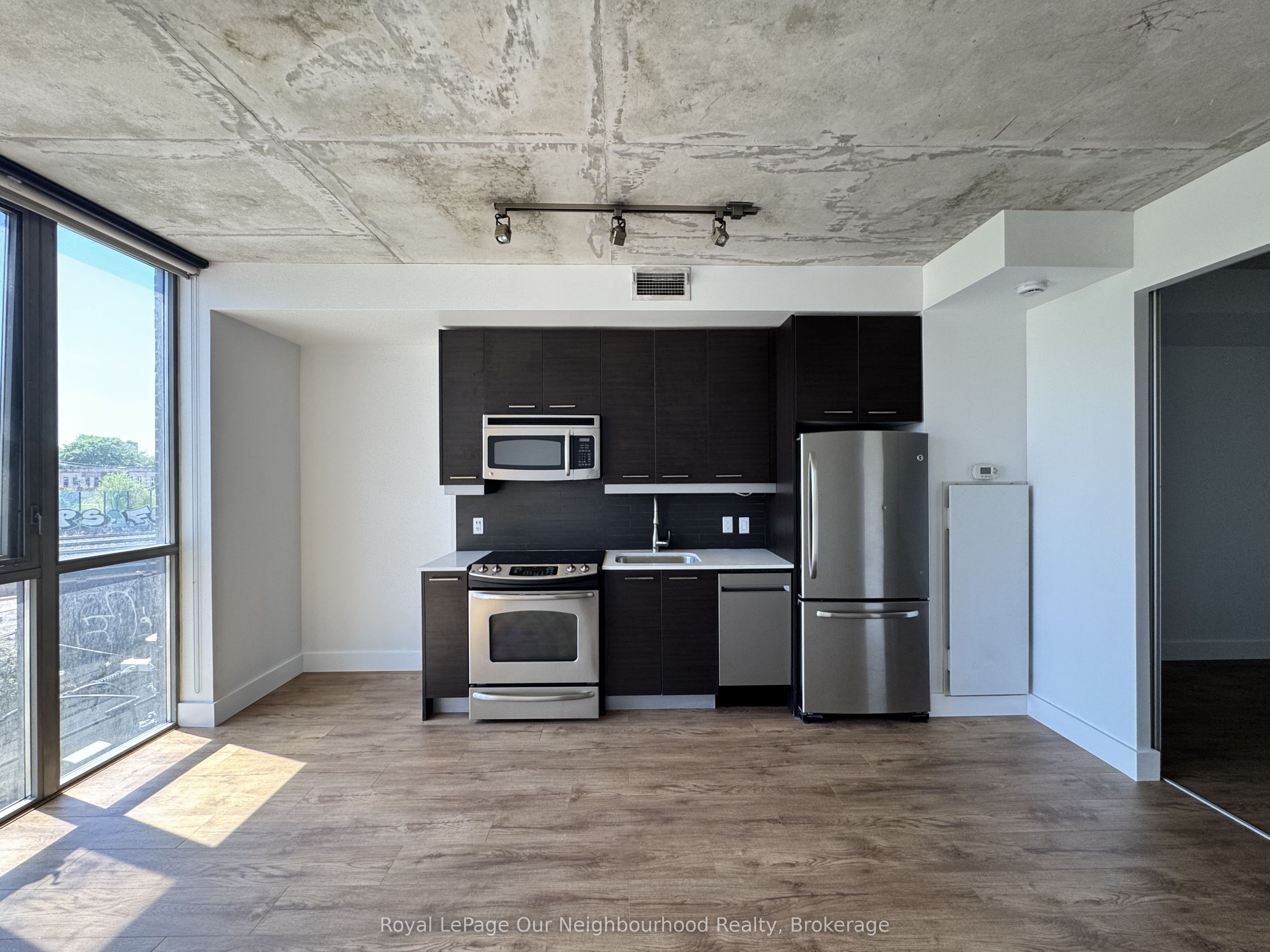 2 Gladstone Avenue 308, Toronto, ON M6J 0B2 photo 5