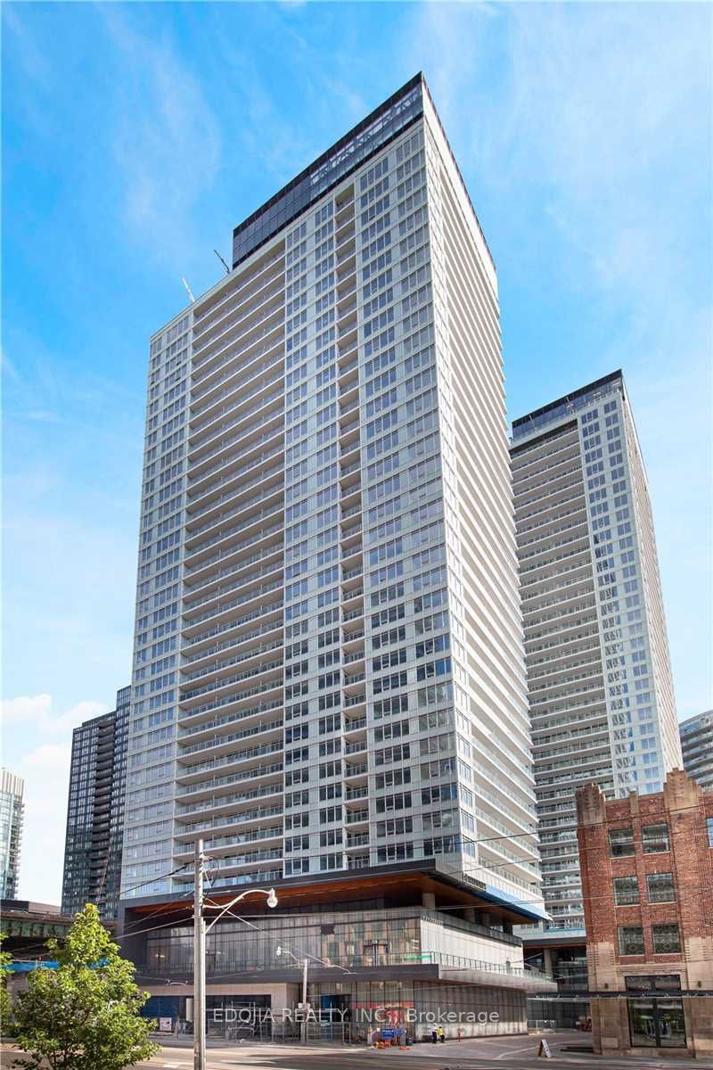 19 Bathurst Street 4012, Toronto, ON M6A 2E1