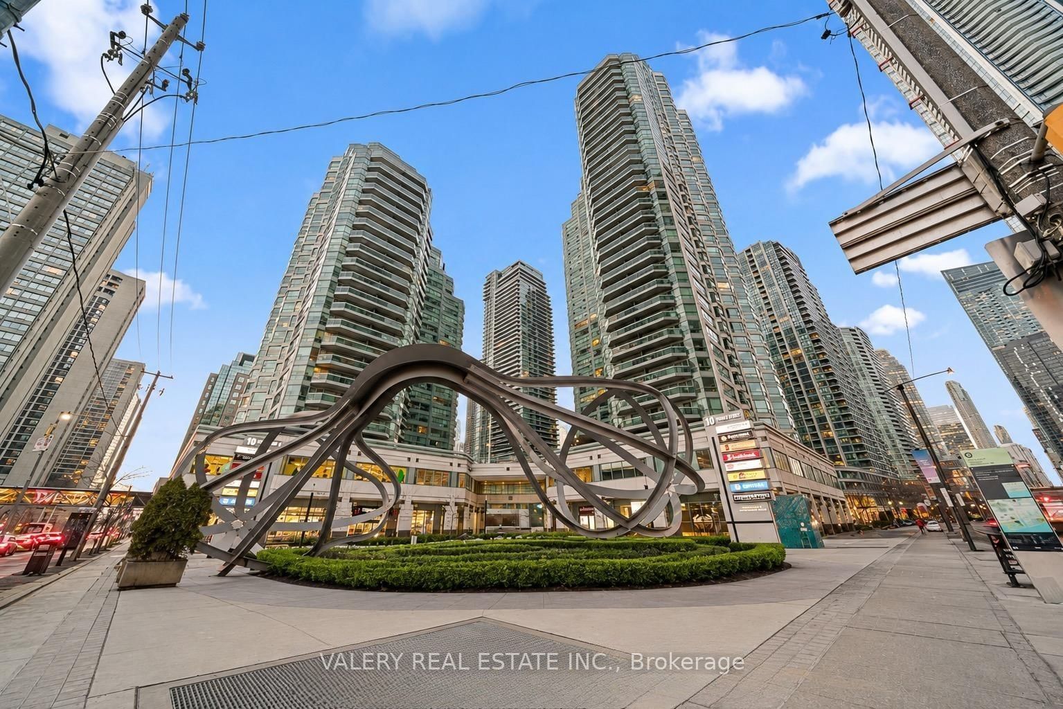 10 Yonge Street 2910, Toronto, ON M5E 1R4