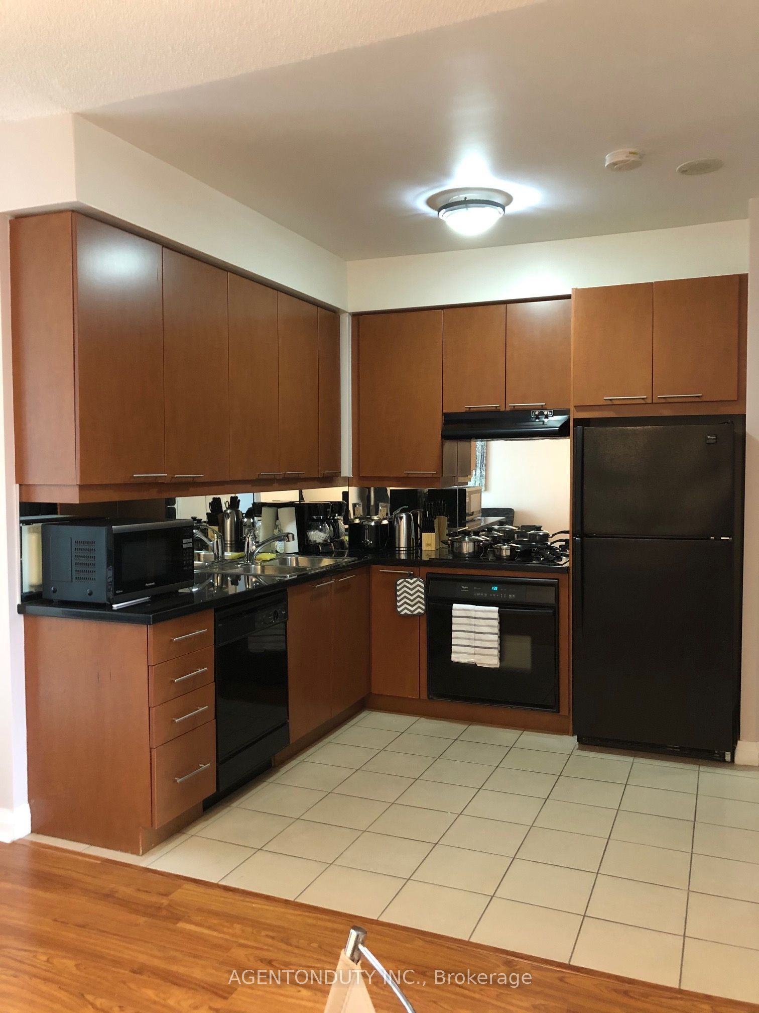 1121 Bay Street 701, Toronto, ON M5S 3L9 photo 2