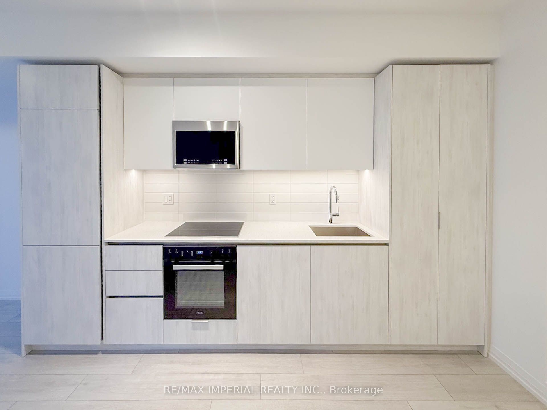 400 King Street W 519, Toronto, ON M5V 0X8 photo 5