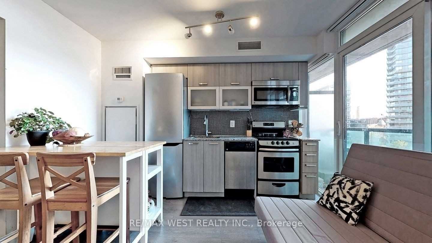 36 Lisgar Street 720, Toronto, ON M6J 0C7 photo 2